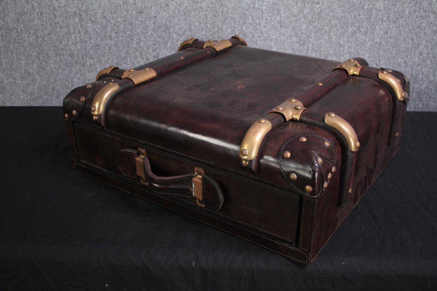 A vintage style faux leather table top single drawer cabinet in the form of a suitcase. H.19 W.50 - Image 4 of 4