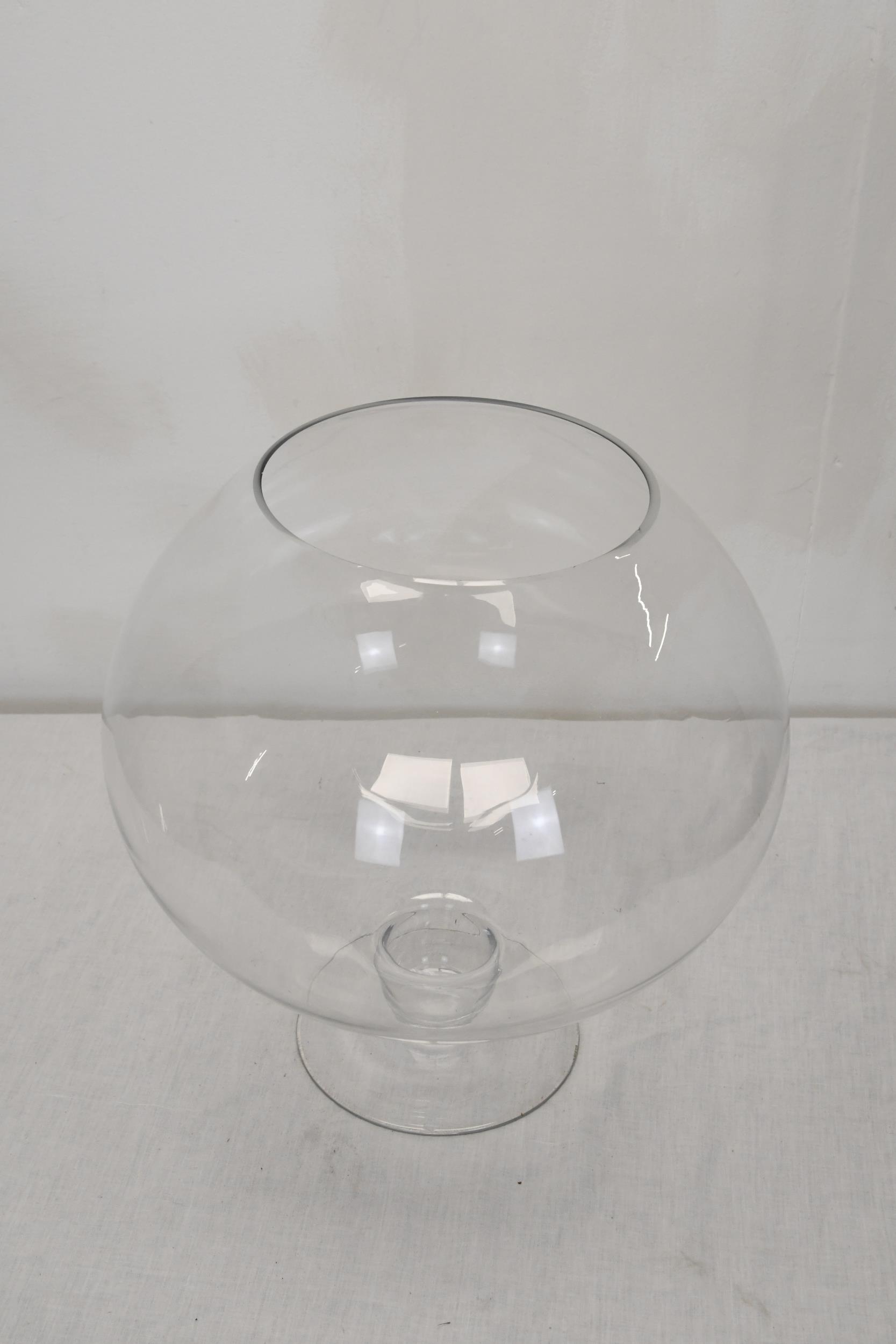 A large clear blown glass terrarium/goldfish bowl. H.44.cm. - Image 2 of 2