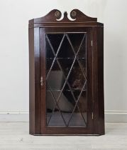 Hanging corner cupboard, Georgian mahogany. H.110 W.66 D.40cm.