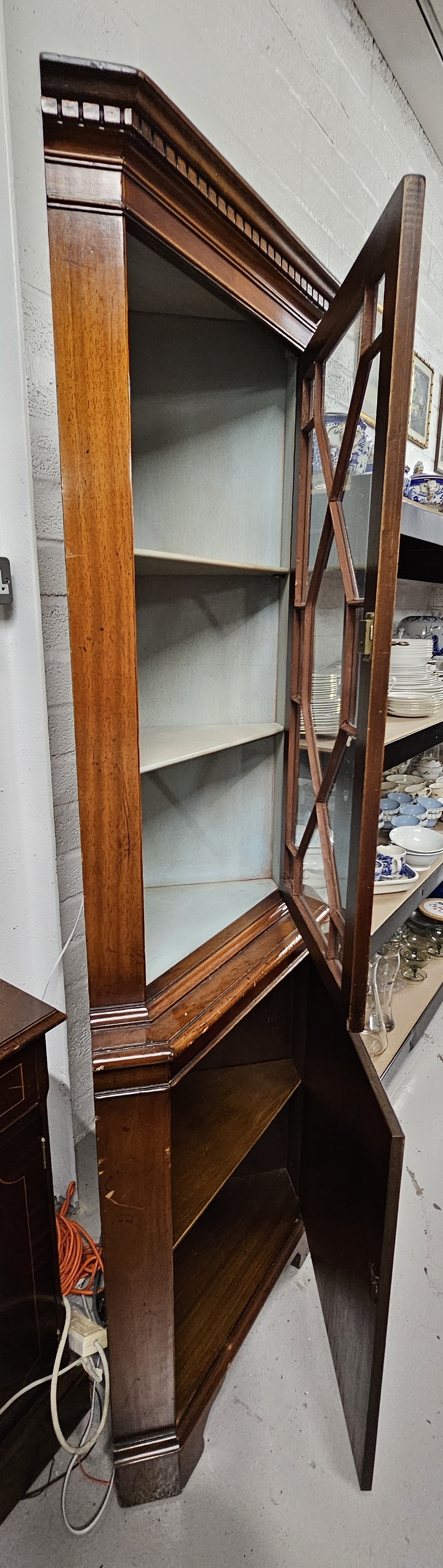 Corner cabinet, Georgian style flame mahogany. H.183 W.65 D.40cm - Image 2 of 3