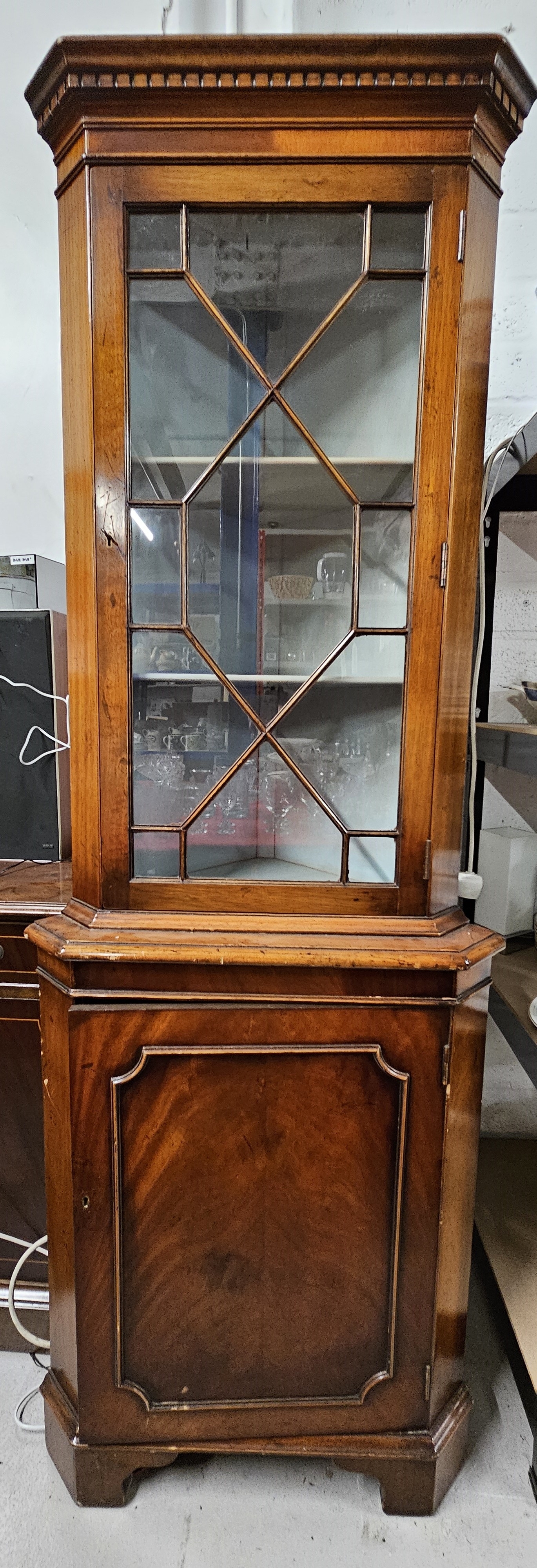 Corner cabinet, Georgian style flame mahogany. H.183 W.65 D.40cm