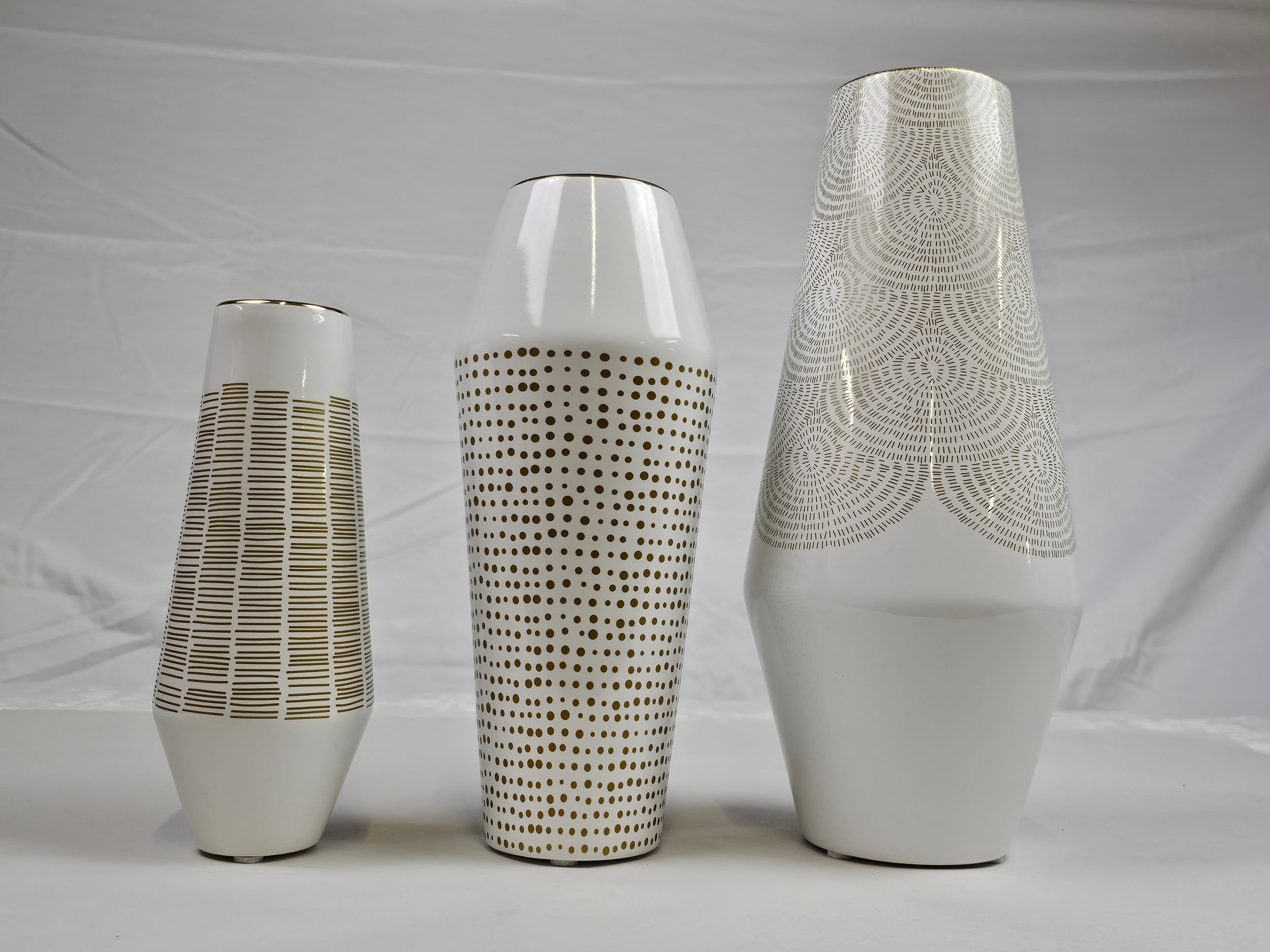 Vases, a collection of three contemporary in an art pottery style. Tallest is H.30cm.