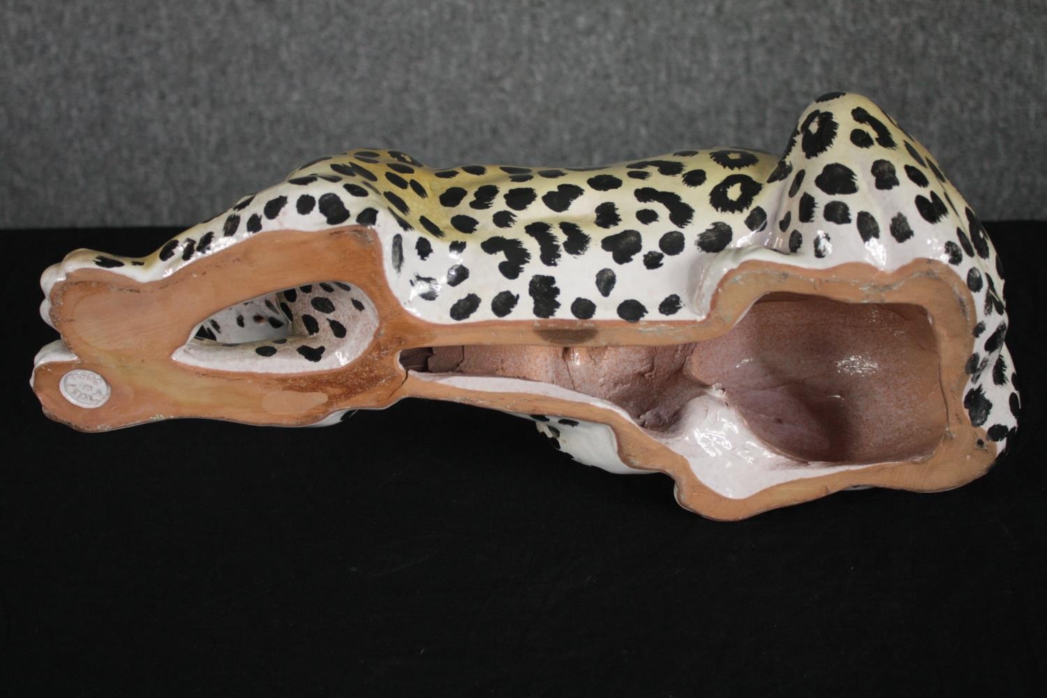 A hand painted ceramic Leopard. 'Made in Italy'. L.45cm. - Image 5 of 6