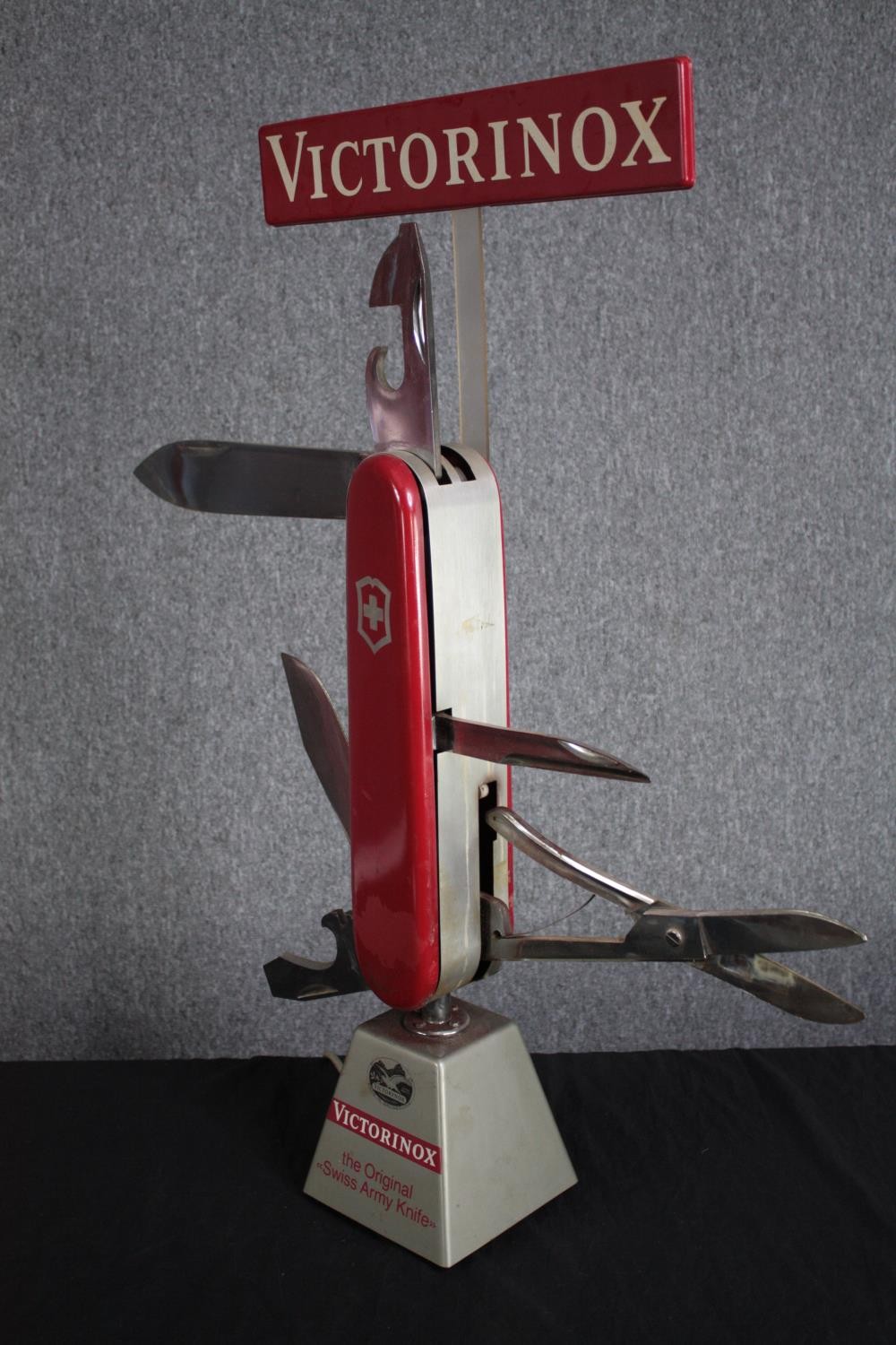 Victorinox shop display model. Swiss army Knife with opening and retracting attachments. In full - Image 5 of 7