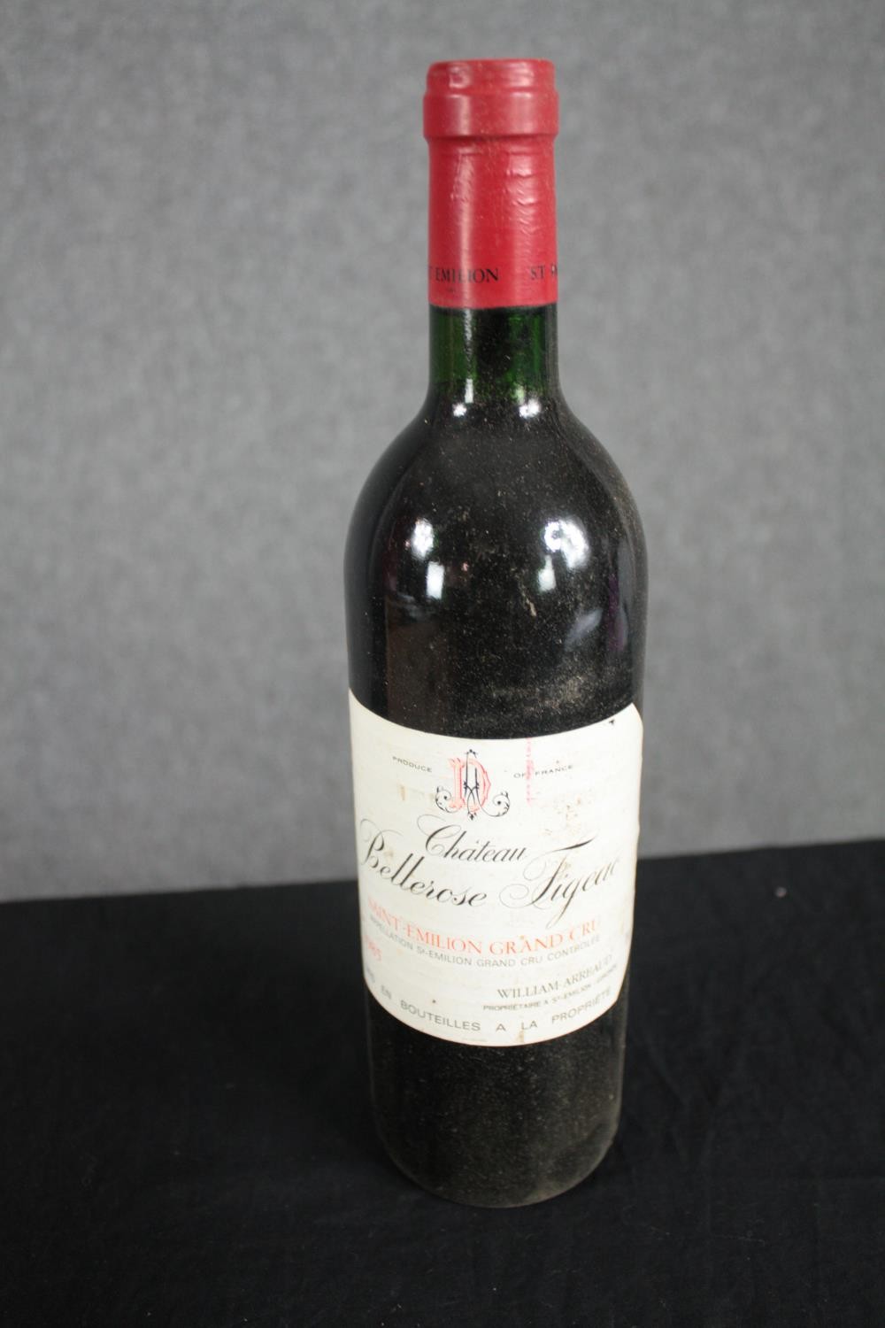 Cased St. Emillion French red wine bottled 1985. Three bottles. - Image 4 of 4