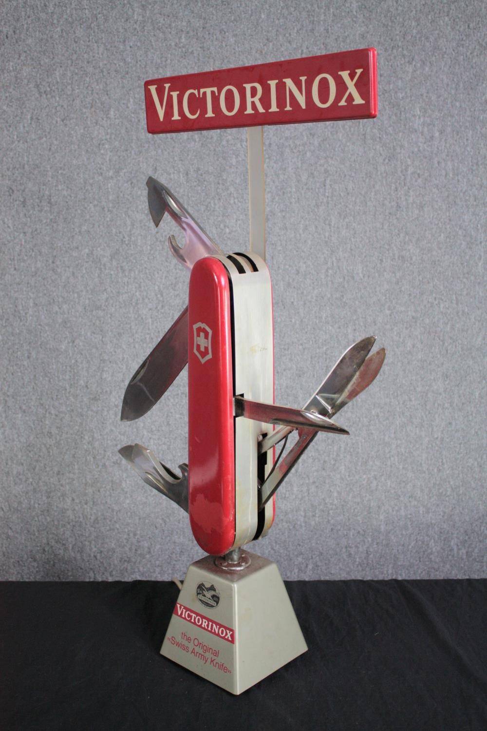 Victorinox shop display model. Swiss army Knife with opening and retracting attachments. In full - Image 4 of 7
