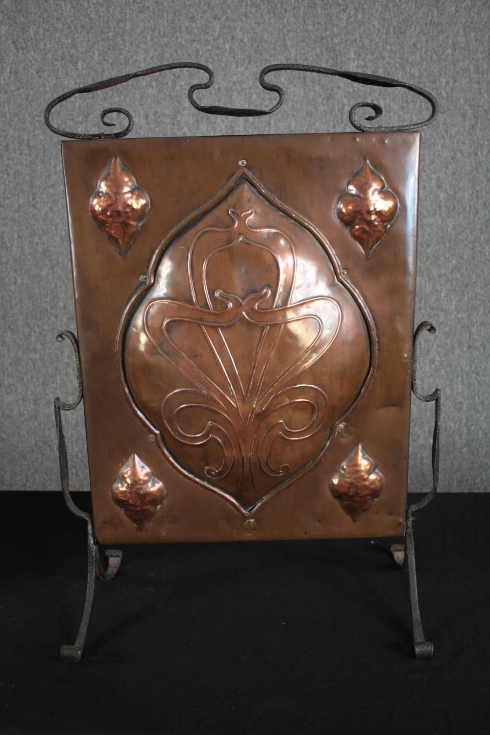 An iron framed Arts and Crafts copper fire screen and a copper coal bucket. H.70 W.45cm. (largest) - Image 2 of 7