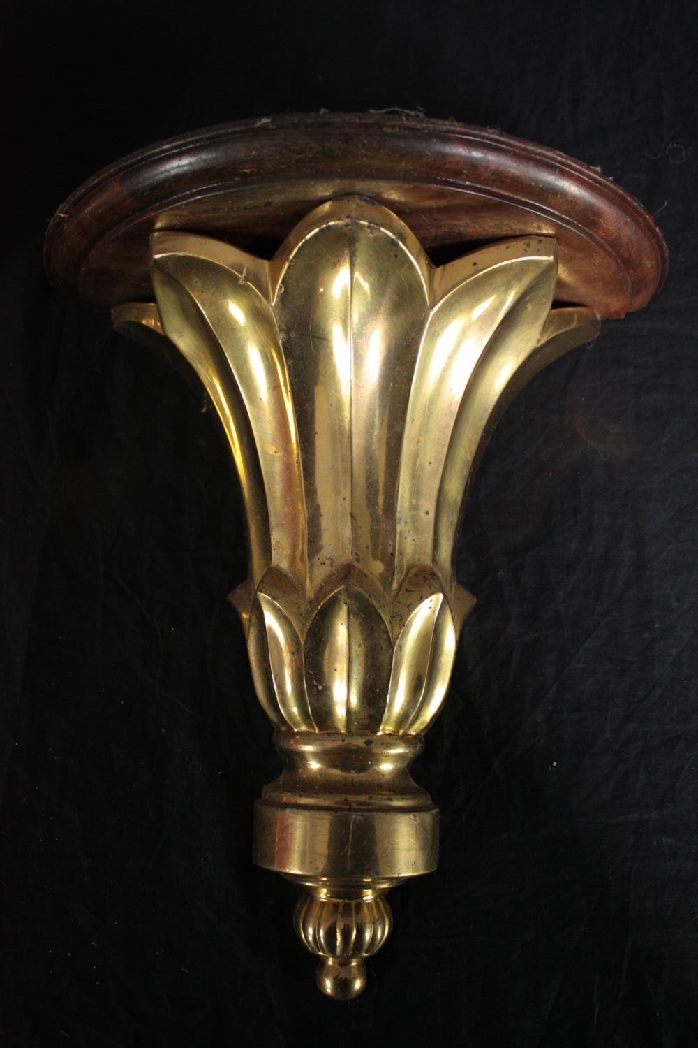 Two moulded gilt wall sconces. H.31cm. (each) - Image 2 of 5