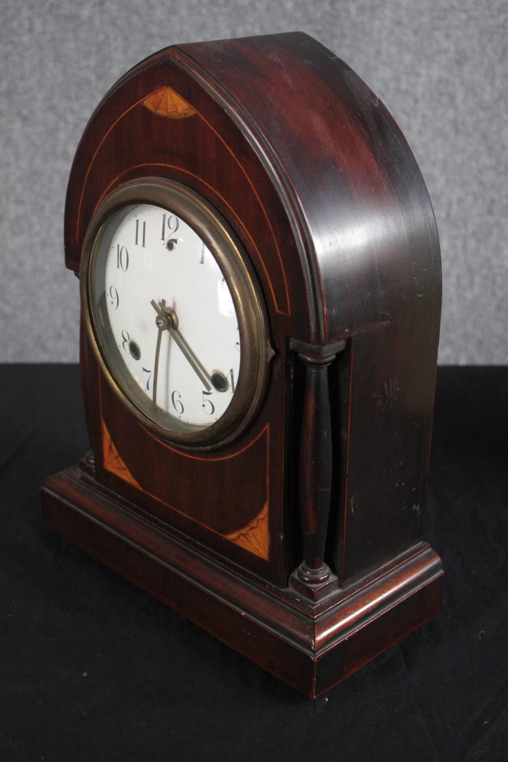 An Edwardian mahogany and satinwood mantel clock with a replacement modern movement. H.38 W.28 D. - Image 4 of 5