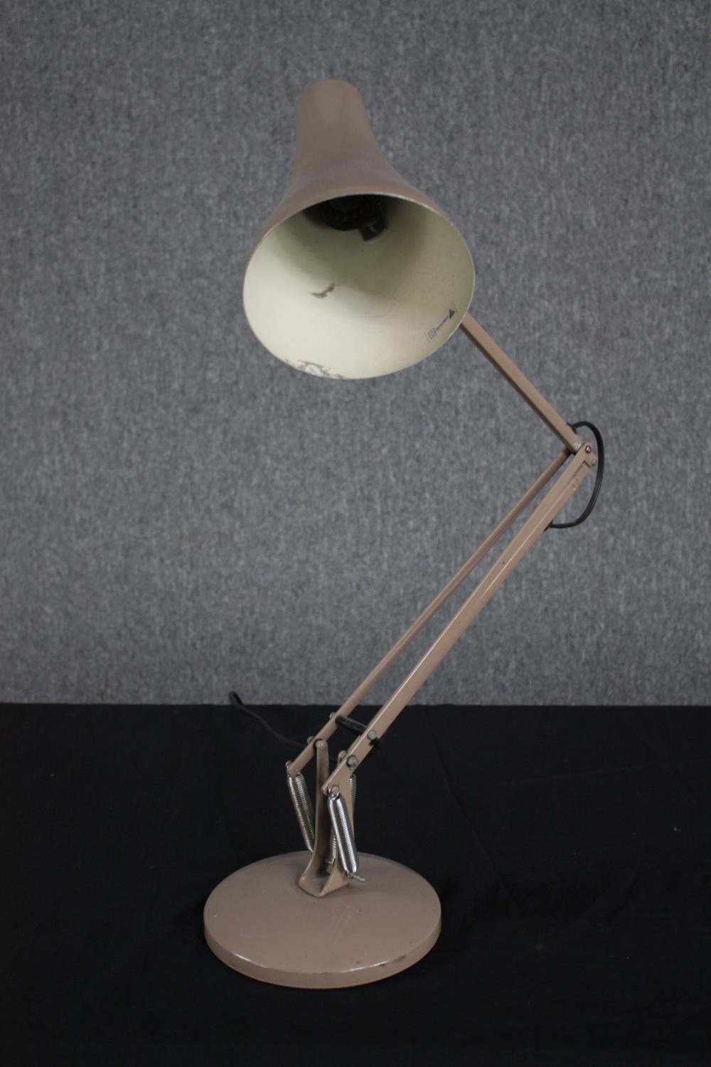 A vintage anglepoise lamp in a cream finish. - Image 3 of 3