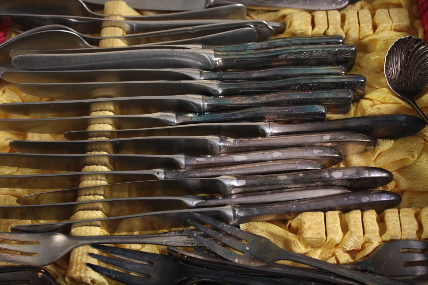 Three sets of cutlery. One loose and two boxed. Sheffield plate. One set contains scalloped spoons - Image 3 of 5