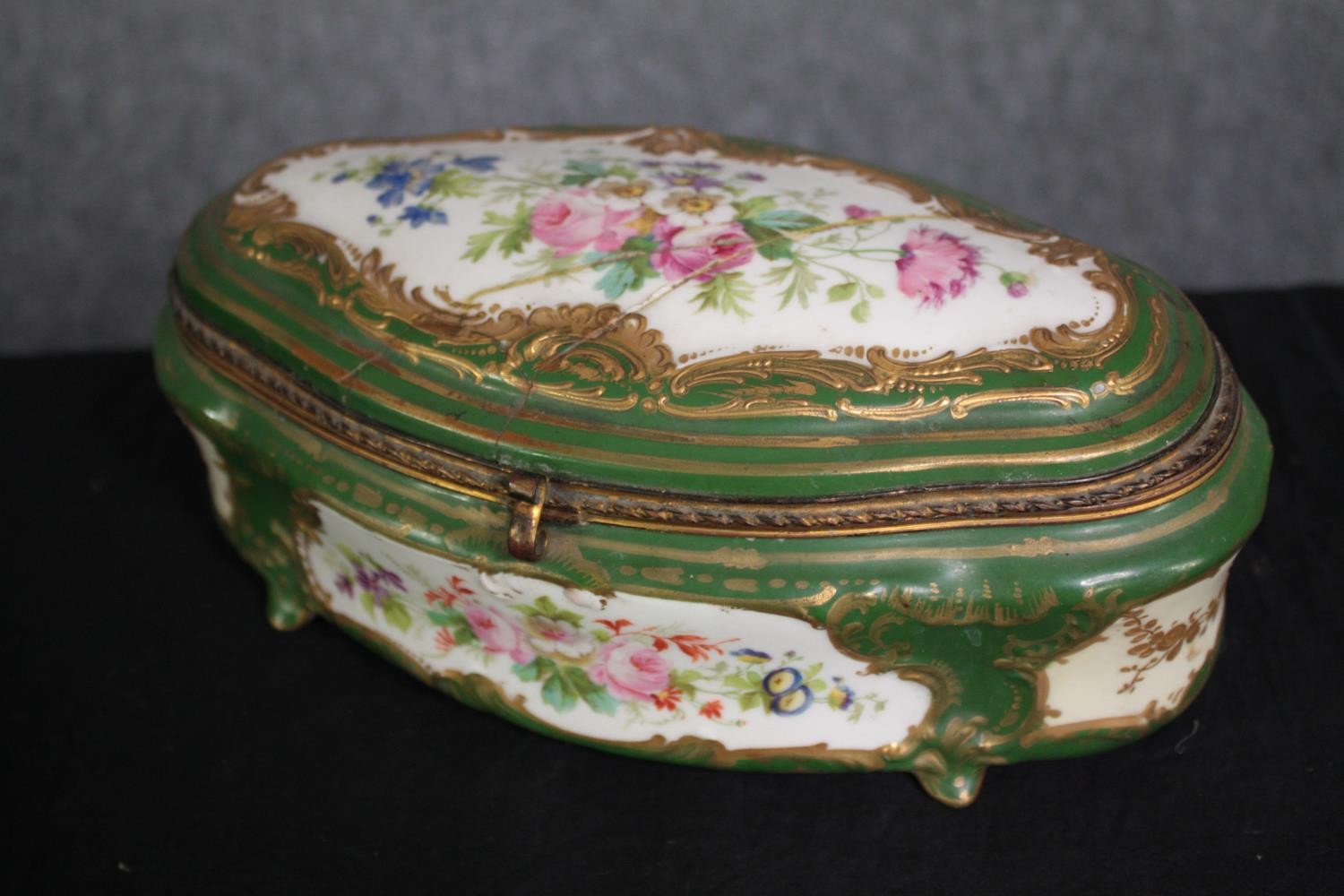 A mixed collection. A Yardley soap dish with porcelain figures and lidded glass bottle, decorative - Image 8 of 10