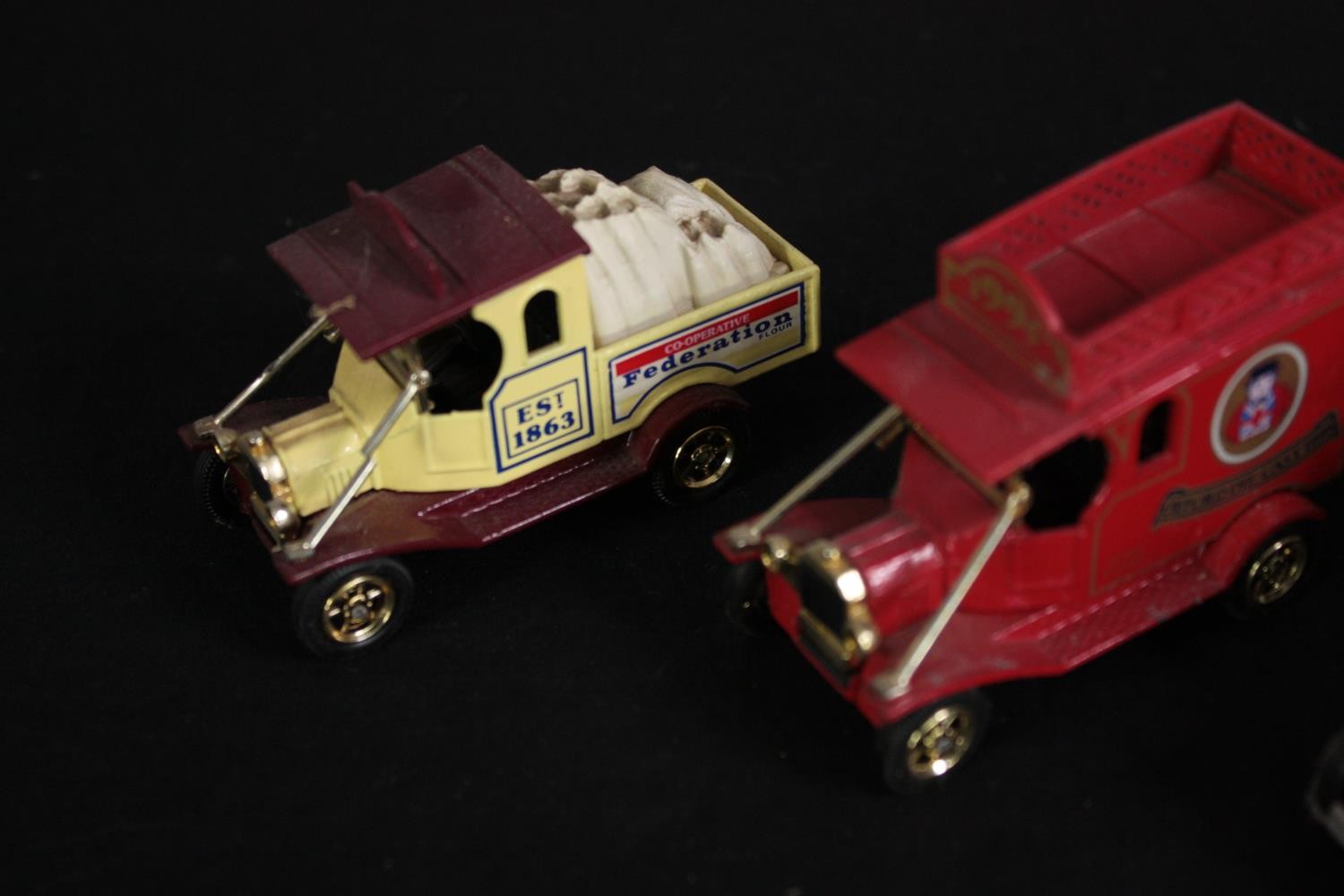 Oxford Diecast. A collection of eight 'vintage model' cars. In a wooden display case. H.31 W. - Image 3 of 7