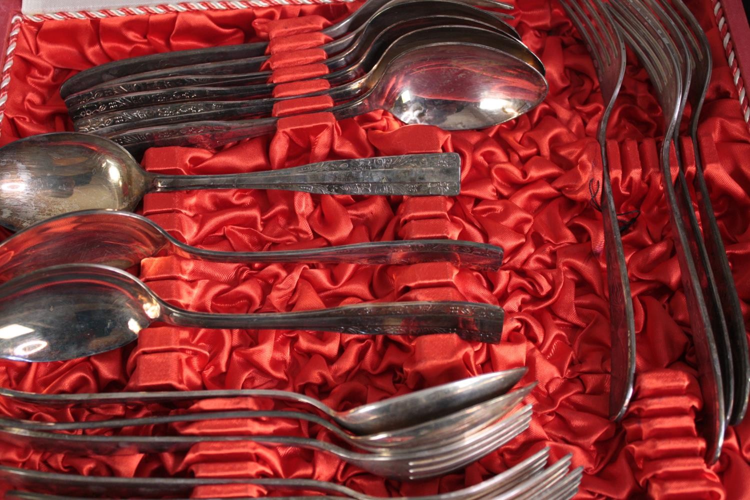 Three sets of cutlery. One loose and two boxed. Sheffield plate. One set contains scalloped spoons - Image 2 of 5