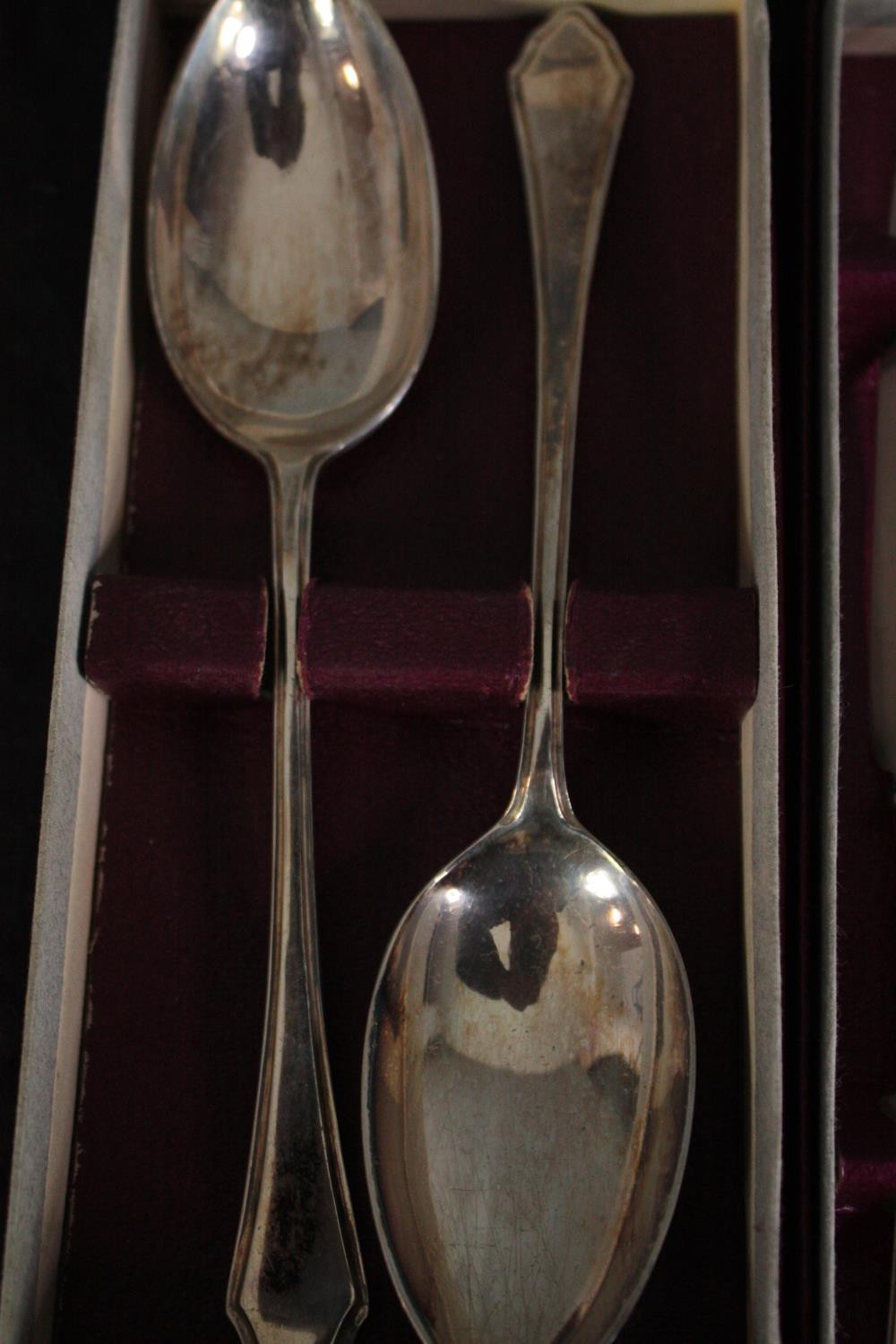 A large collection of Mappin and Webb silver plated cutlery. Housed in their original boxes. - Image 6 of 10