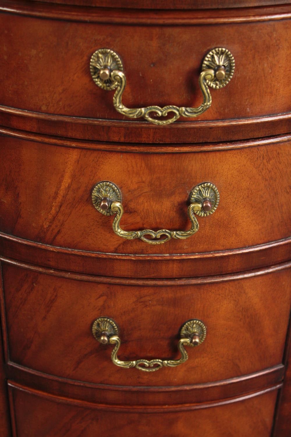 Bedside chests, Georgian style flame mahogany. H.75 W.35 D.53cm (each). - Image 5 of 6