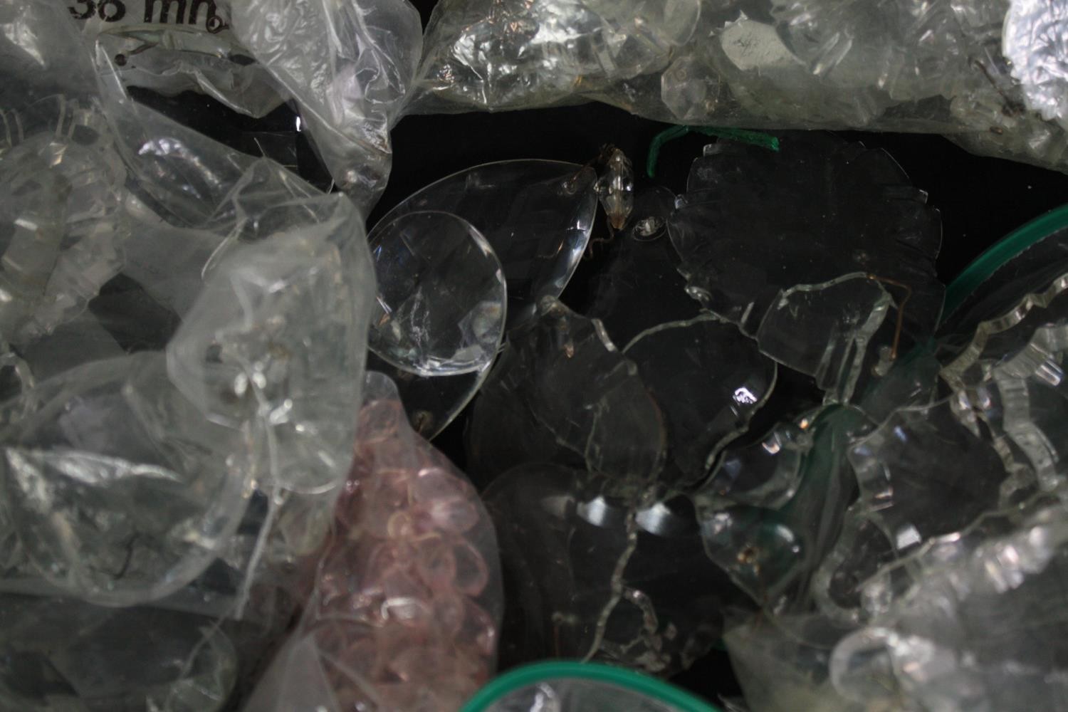 A box of glass chandelier parts. - Image 4 of 10