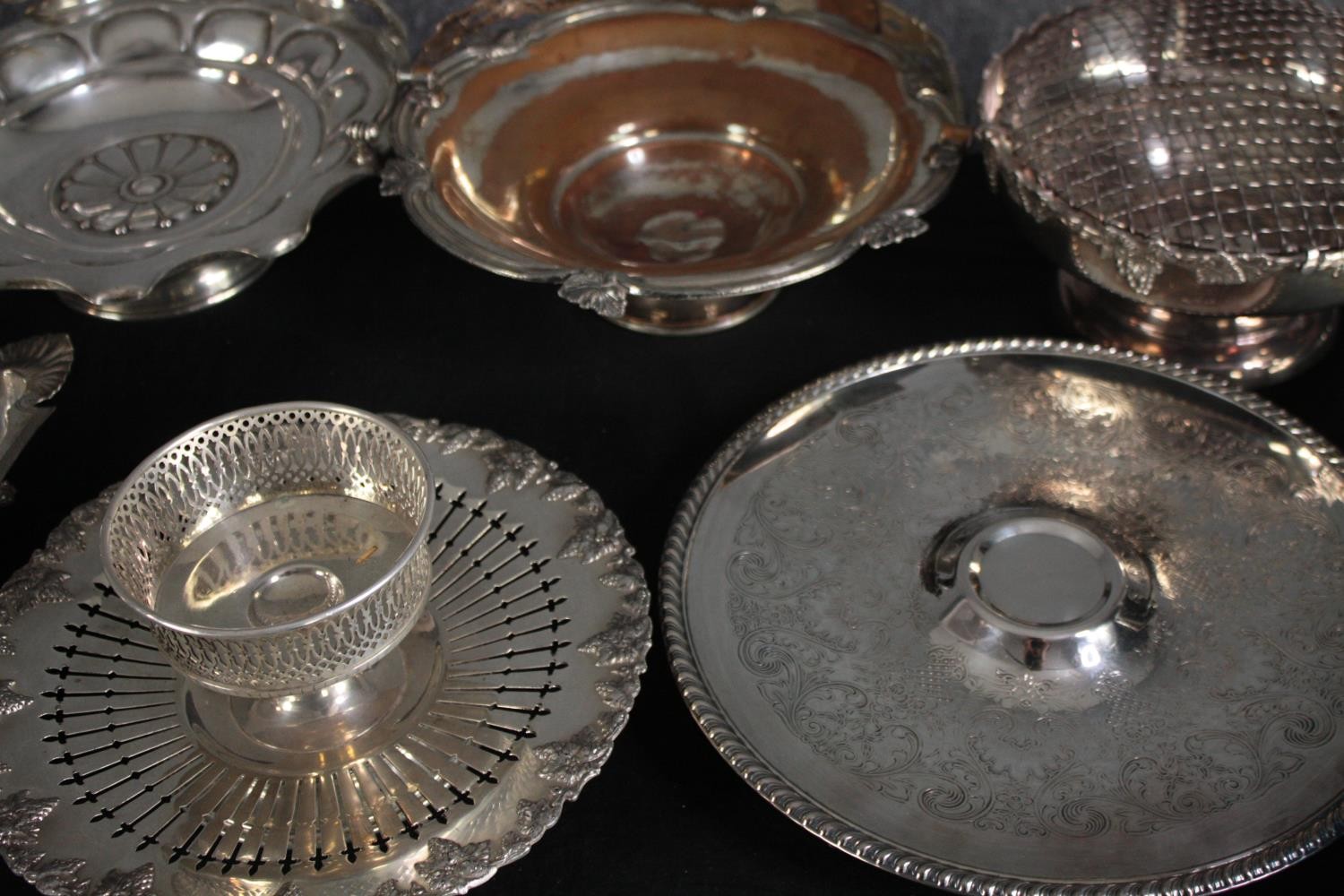 A collection of silver plated bowls and pedestal dishes. Dia. 30cm. (largest) - Image 3 of 14
