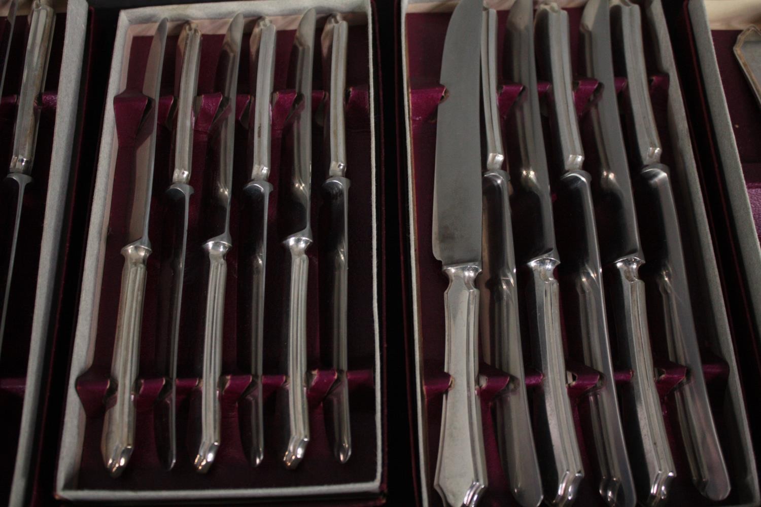 A large collection of Mappin and Webb silver plated cutlery. Housed in their original boxes. - Image 8 of 10