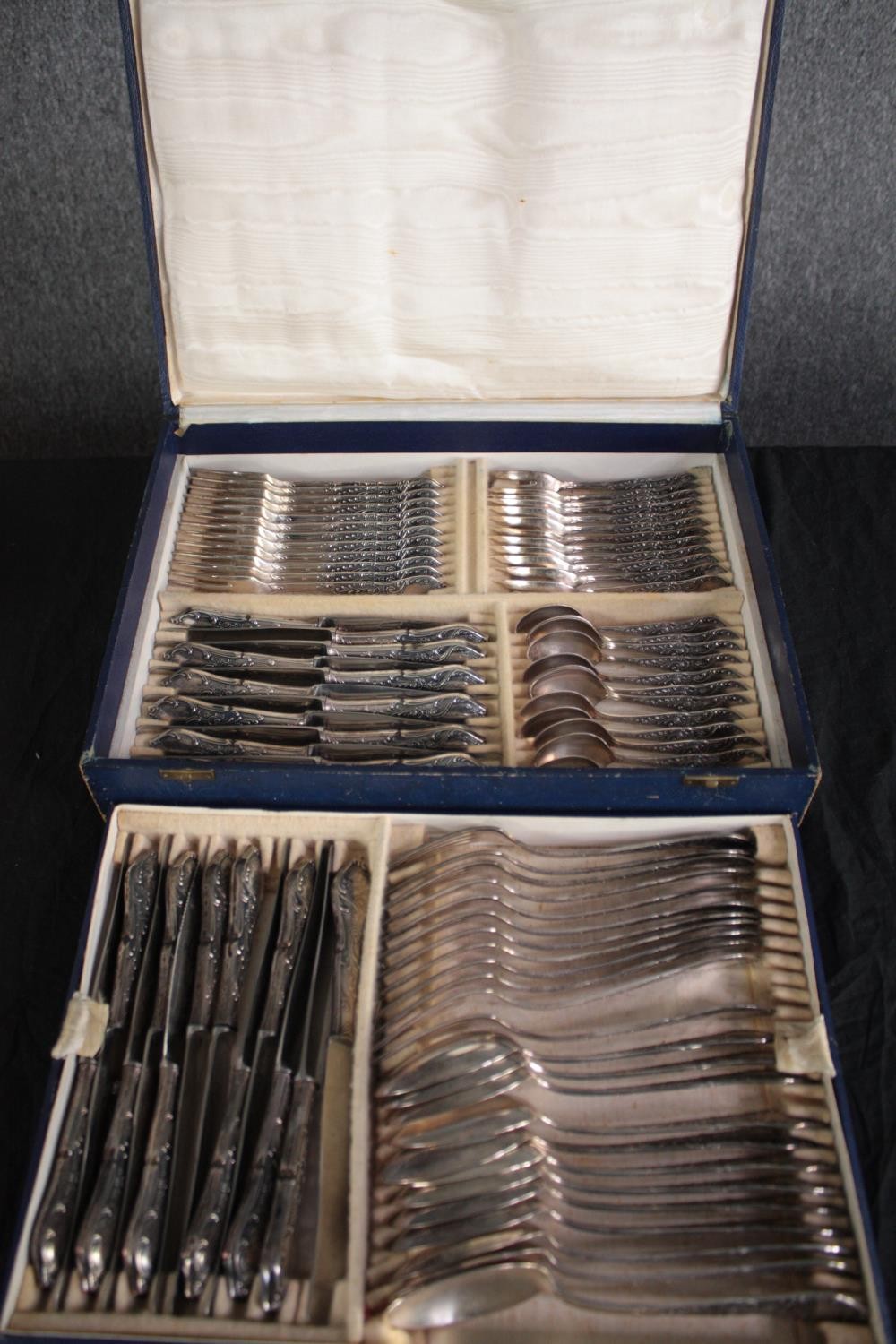 Solingen Rostfrei. A two tiered canteen of silver plated cutlery for twelve people. Each piece - Image 4 of 5