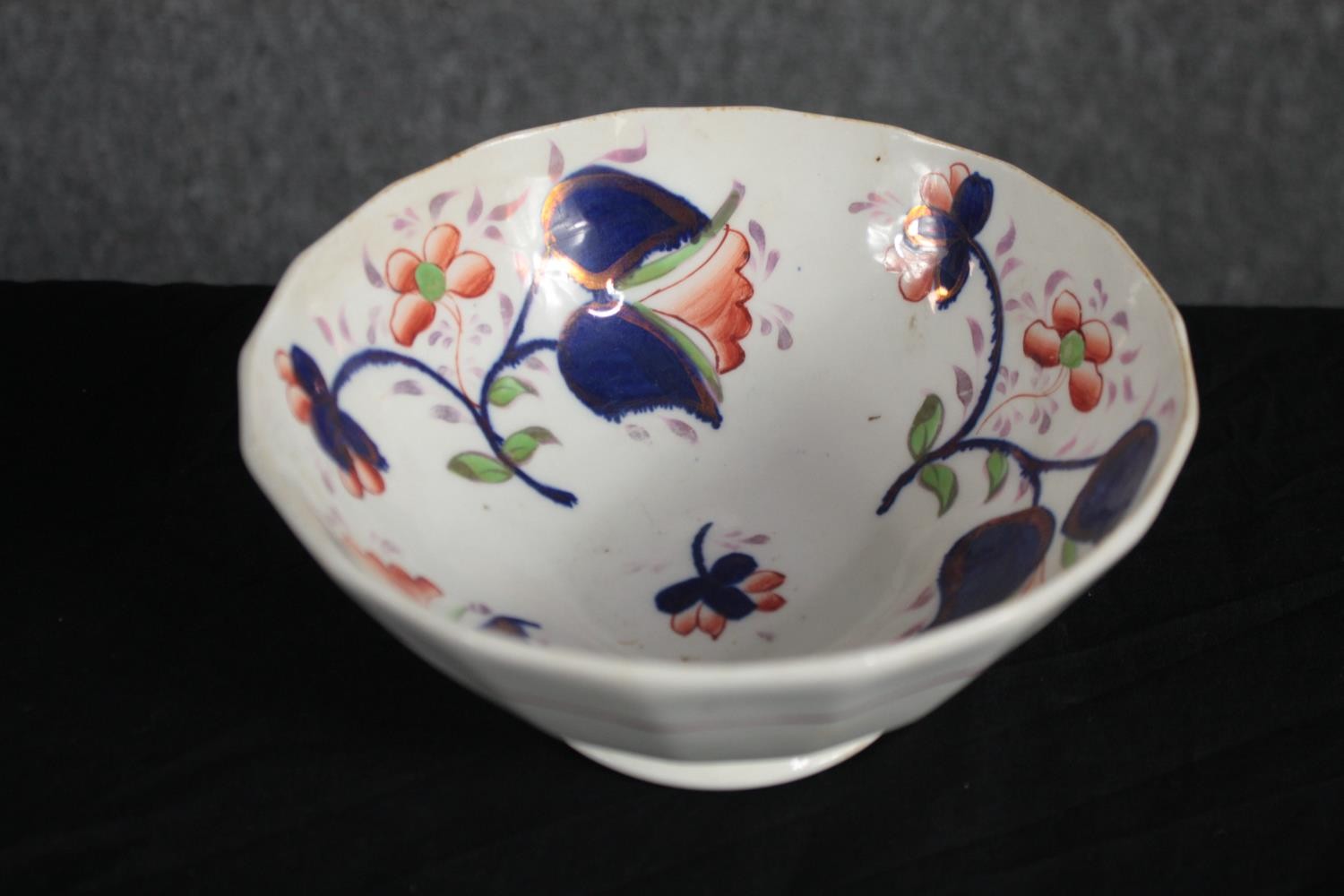 A collection of mixed porcelain plates and bowls, including a collection of cabbage ware plates. - Image 3 of 14