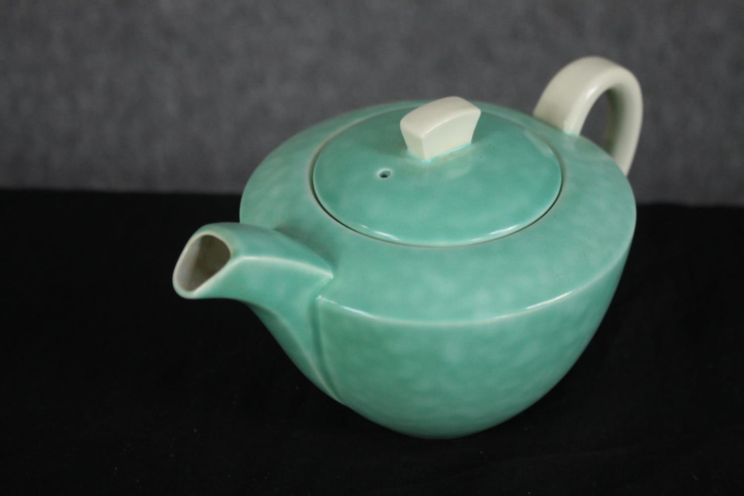 A Poole tea pot with two cups and saucers and a single plate. H.10 W.20cm. (largest) - Image 4 of 7