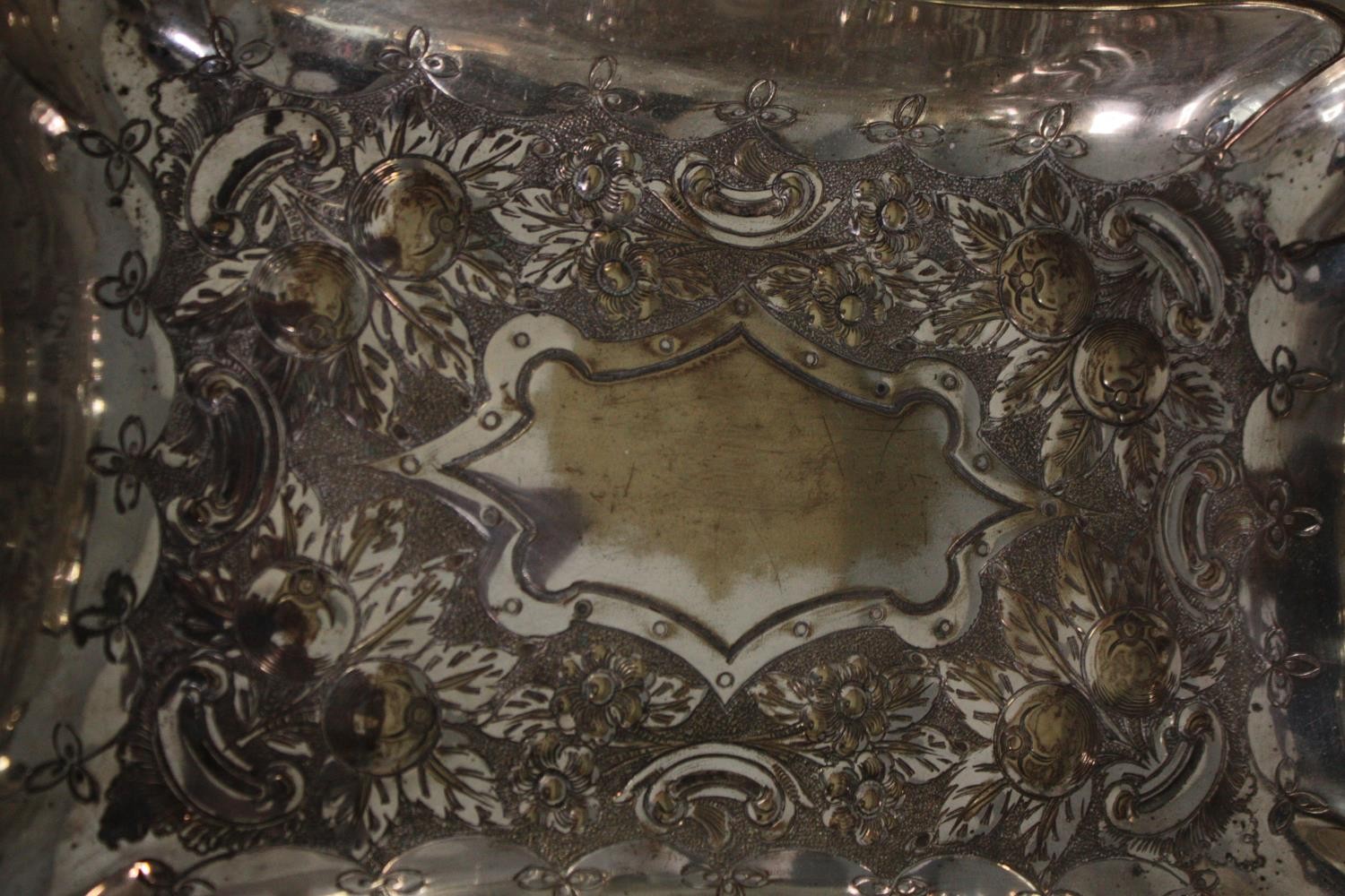 A collection of silver plated bowls and pedestal dishes. Dia. 30cm. (largest) - Image 11 of 14