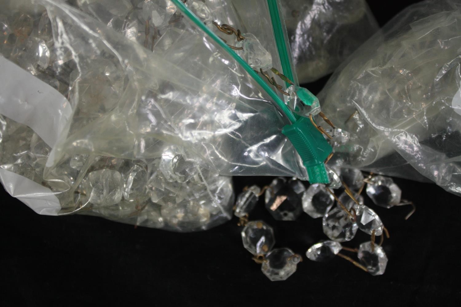 A box of glass chandelier parts. - Image 9 of 10