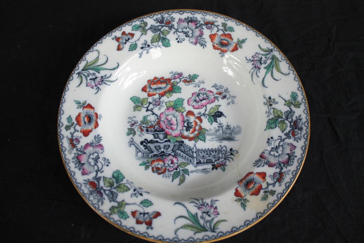 A collection of mixed porcelain plates and bowls, including a collection of cabbage ware plates. - Image 2 of 14