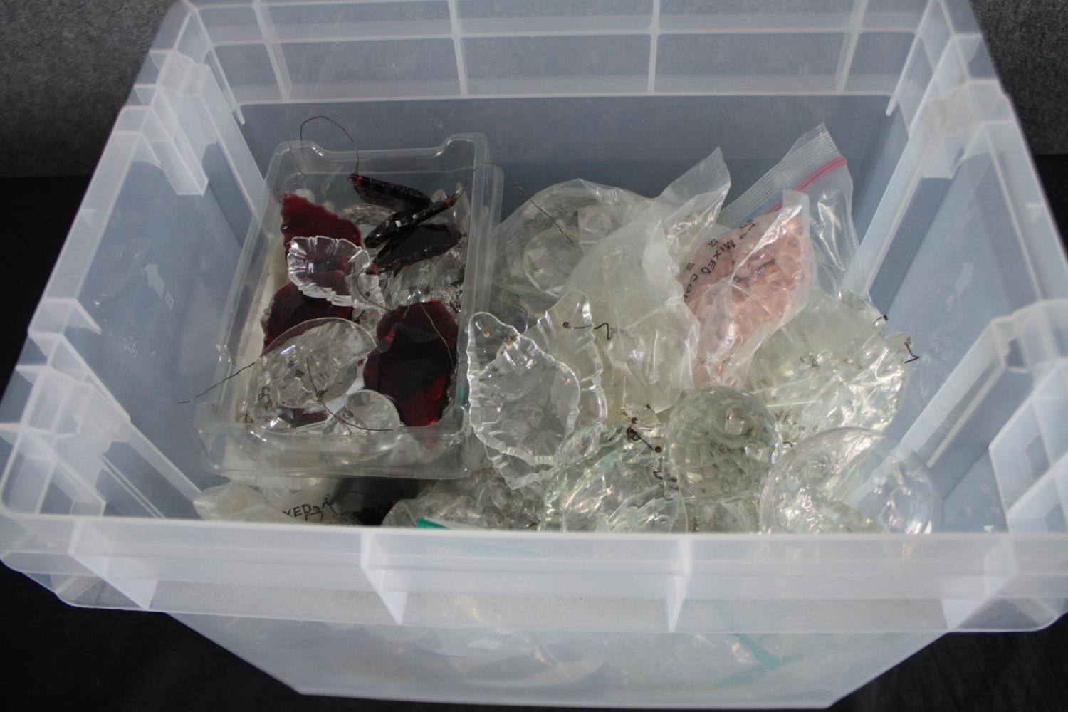 A box of glass chandelier parts. - Image 10 of 10