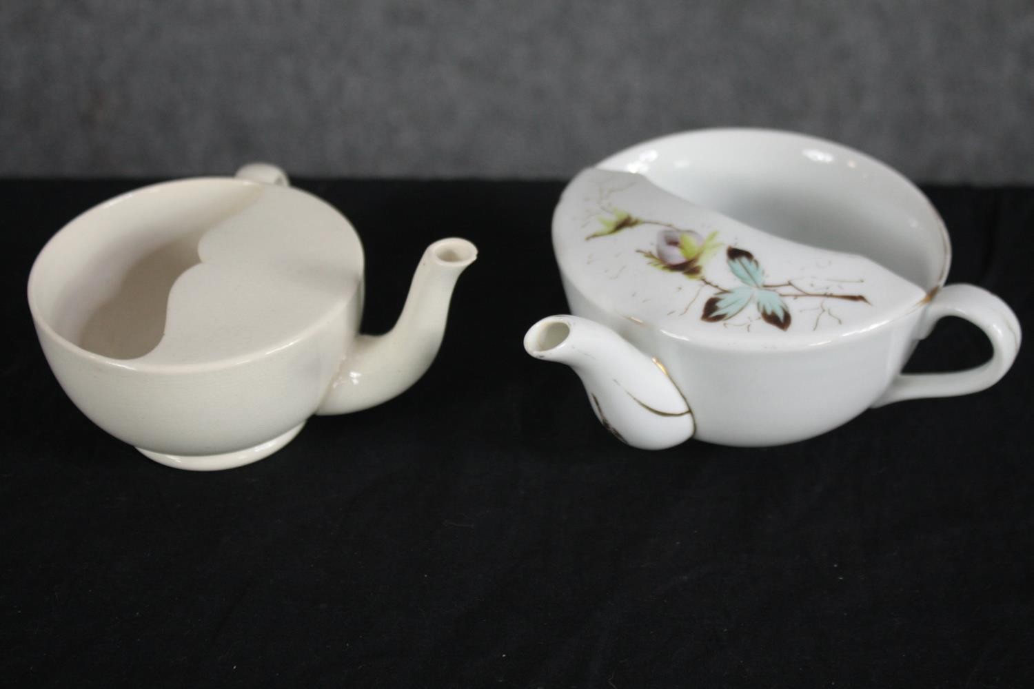 A collection of mixed porcelain plates and bowls, including a collection of cabbage ware plates. - Image 11 of 14