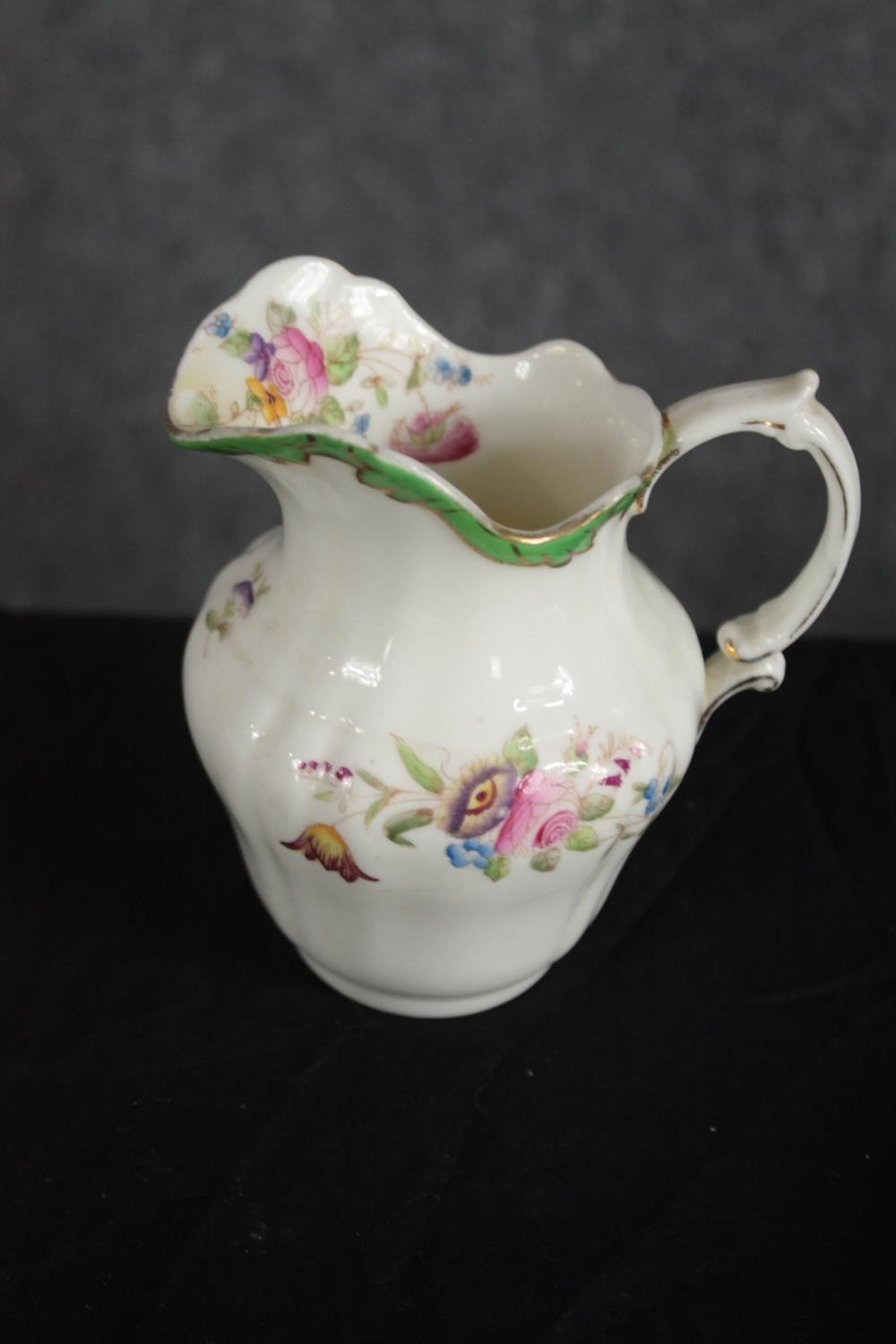 A collection of ceramics and porcelain, including a hand painted pale green and floral design - Image 4 of 8