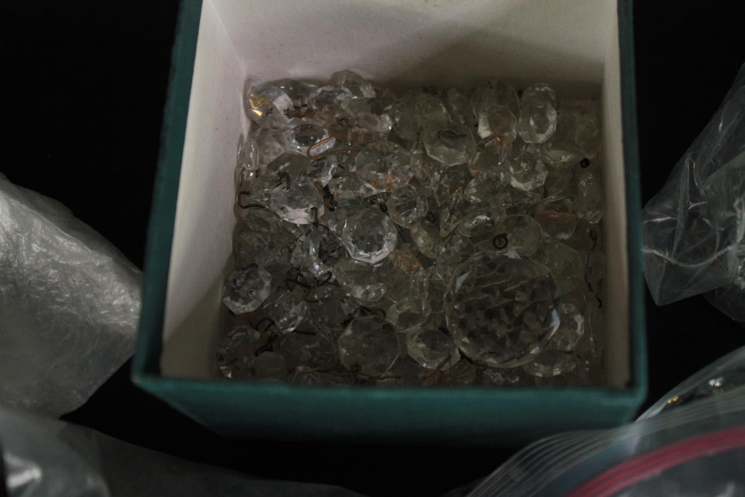 A box of glass chandelier parts. - Image 7 of 10