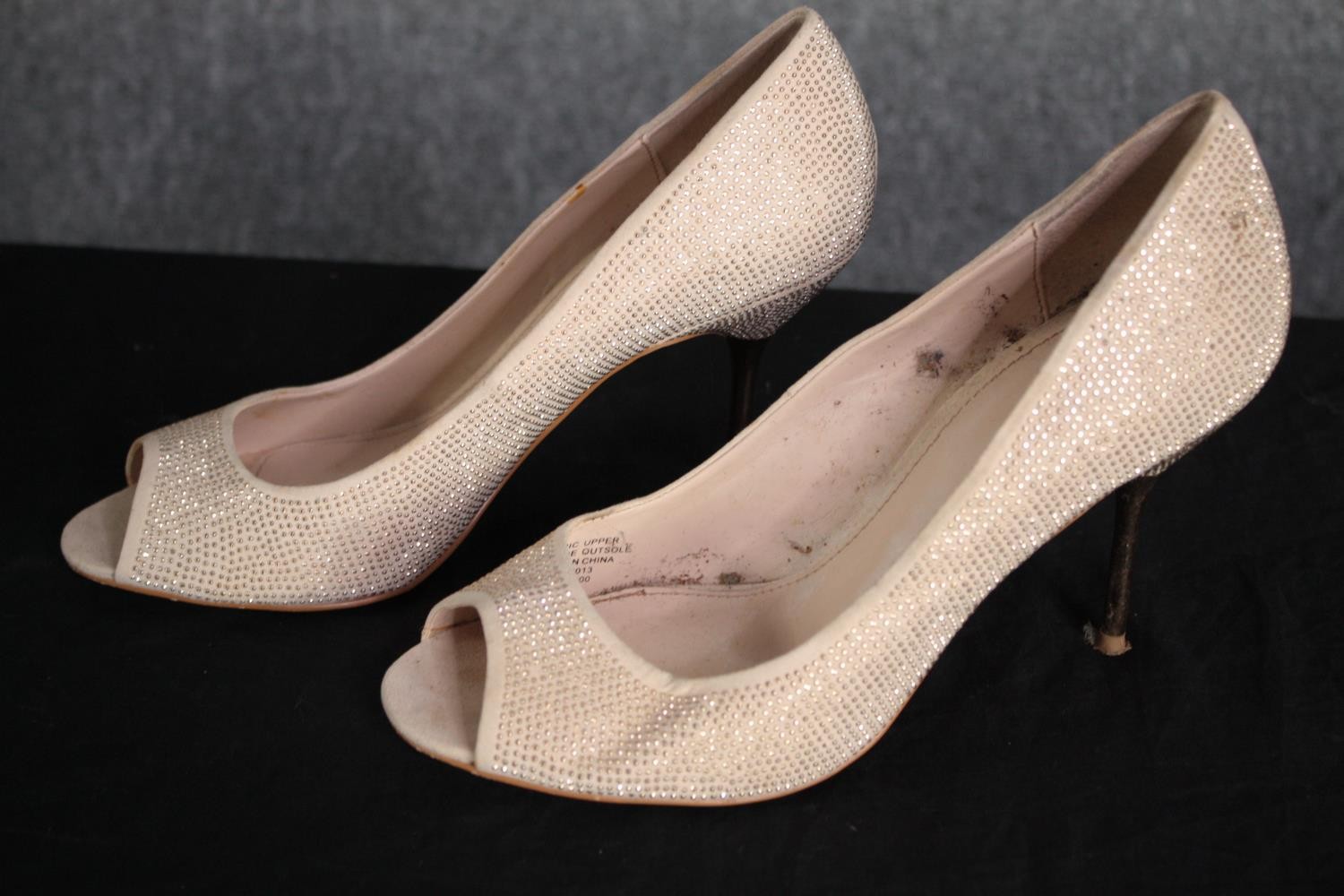 Two pairs of high heeled shoes, one made of python skin with ruffle design. UK size 39. Made by - Image 3 of 10