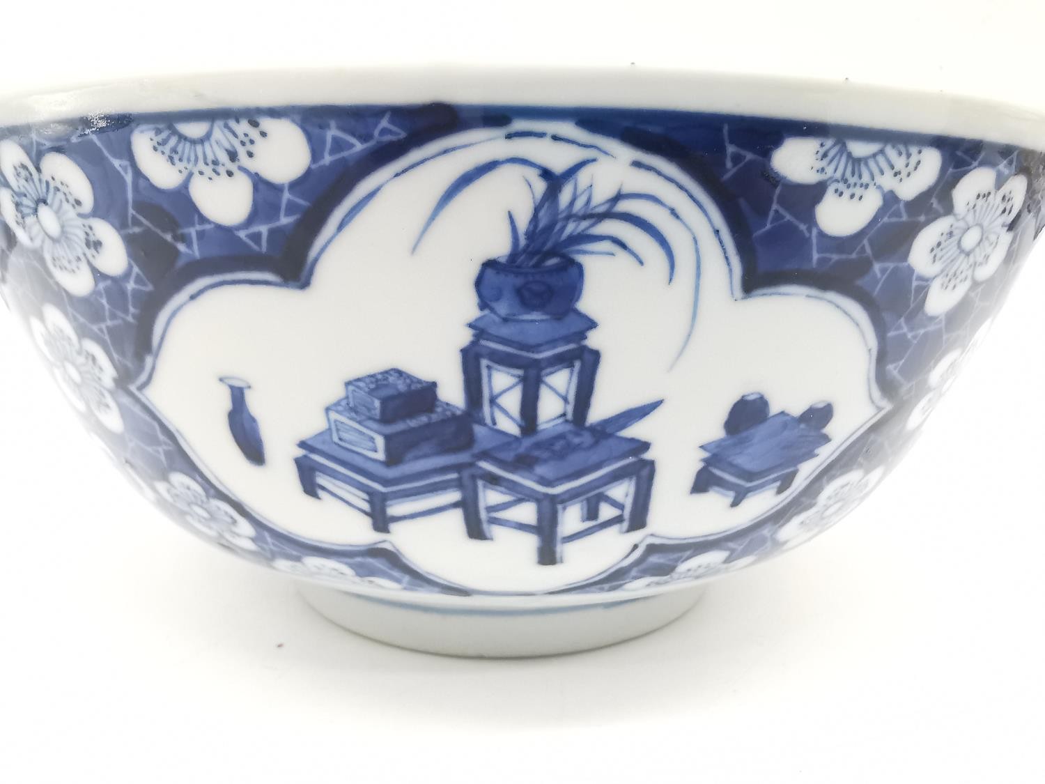 A 19th century Chinese blue and white porcelain footed large bowl with hand painted precious objects - Image 6 of 9