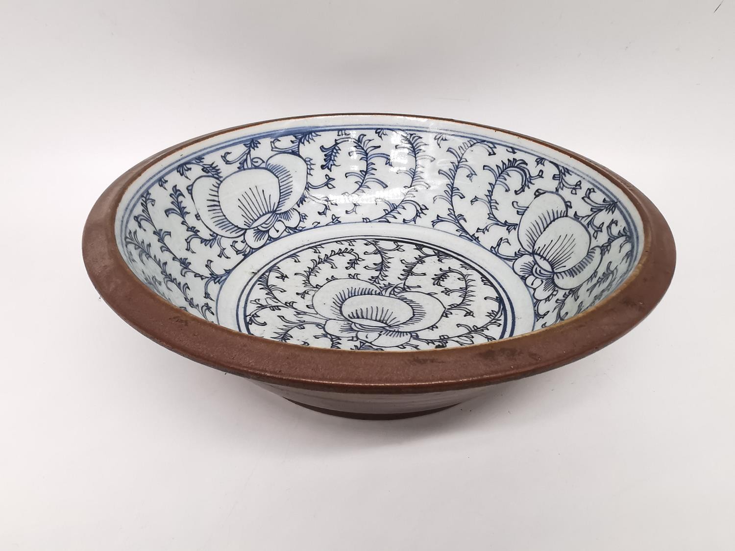 A 19th century Batavia Chinese ceramic basin with hand painted stylised lotus flowers and - Image 4 of 6