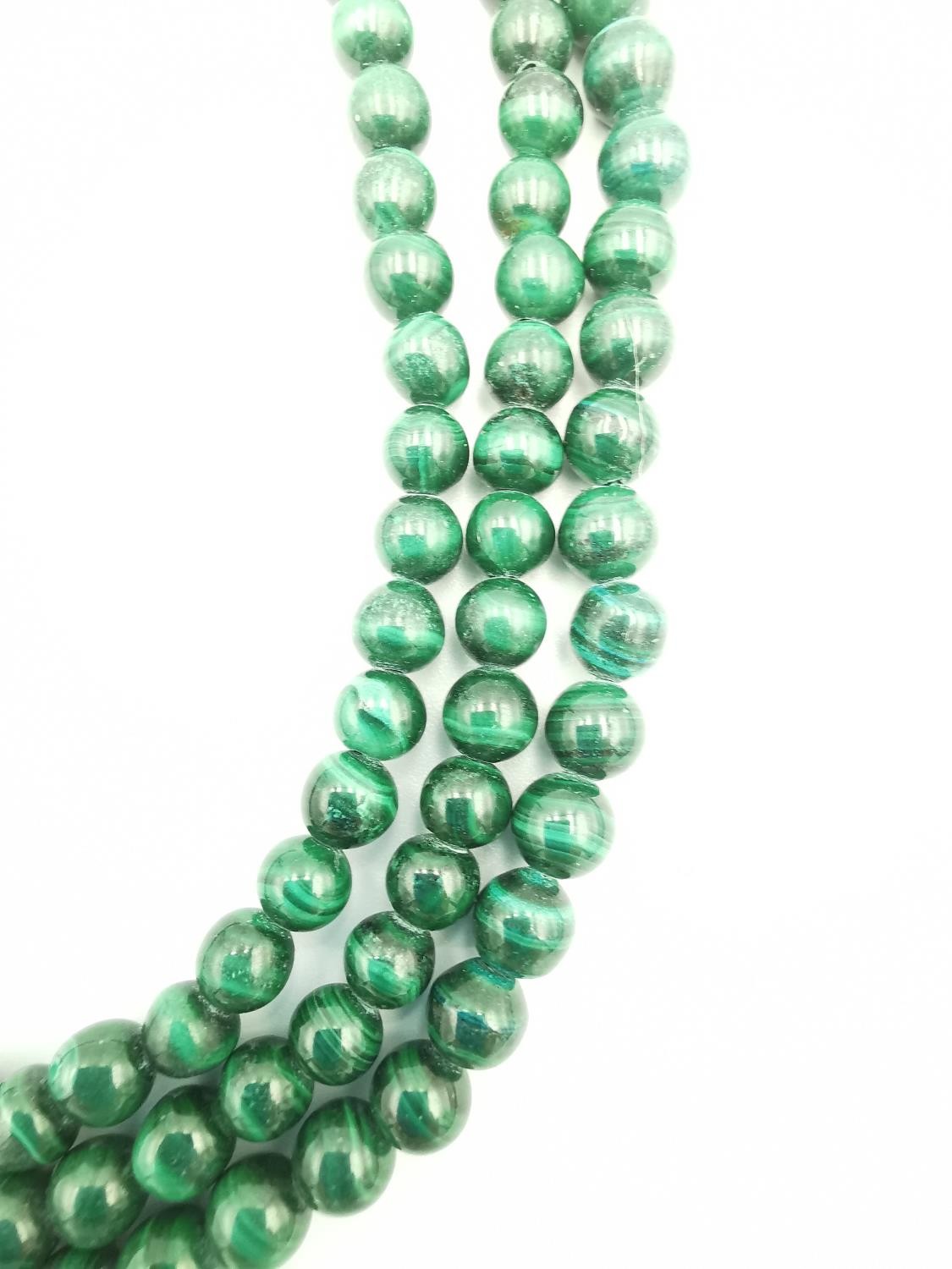 Two gemstone necklaces, including a three strand malachite bead necklace with white and yellow 14 - Image 3 of 10