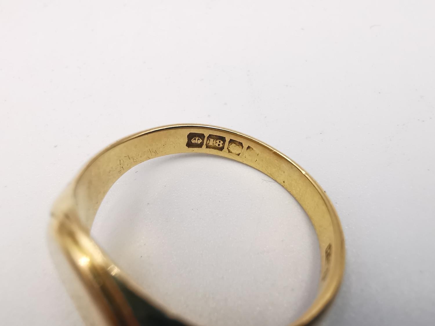 A Victorian 18ct yellow gold signet ring with circular cartouche engraved with a monogram, carved - Image 3 of 5