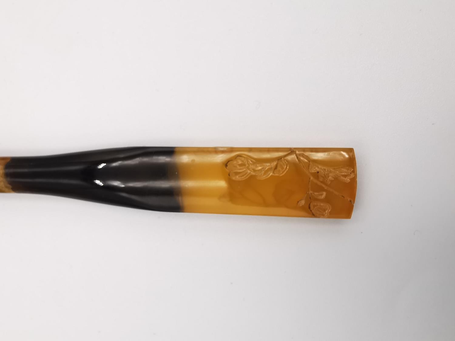 A 1920s orange velvet cased carved faux tortoiseshell Kushi & Kogai with incised chrysanthemum - Image 8 of 12