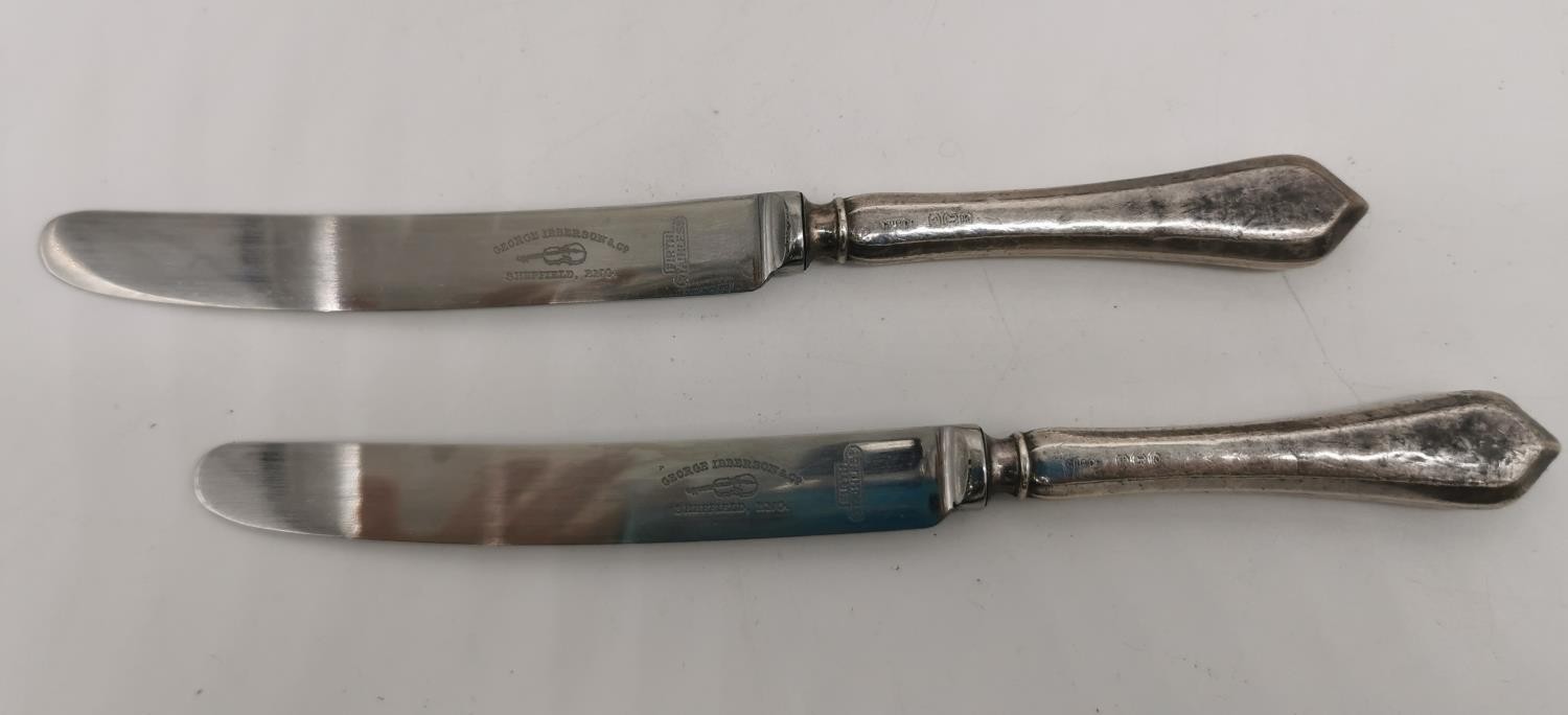 A leather cased set of twelve silver handled butter knives by George Ibbetson & Co. L.30 W.21.5cm - Image 3 of 3