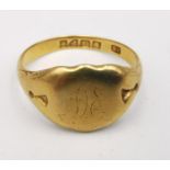 A Victorian 18ct yellow gold shield shape signet ring with engraved detailing to the shoulders