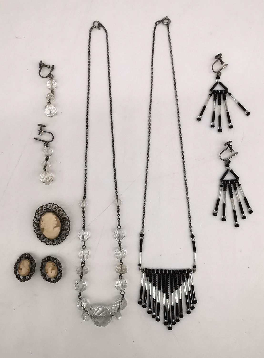 A collection of costume jewellery, including an Art Deco crystal bead necklace and earring set, a - Image 3 of 3
