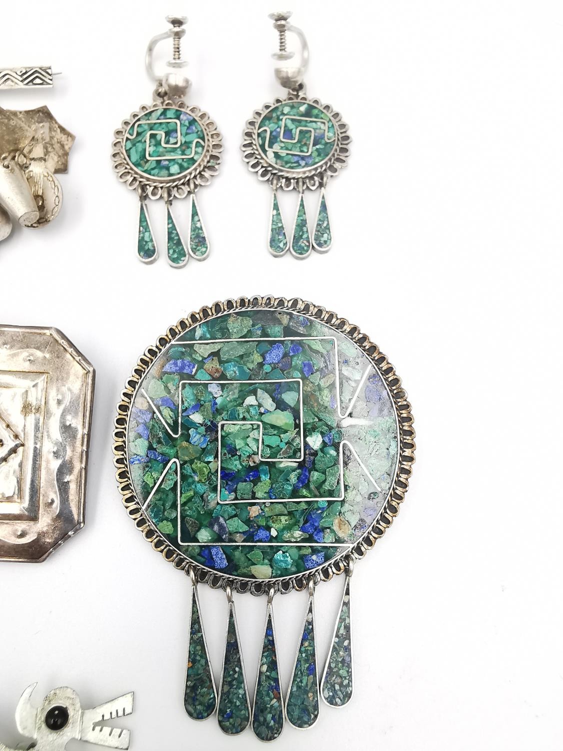 A large collection of silver and white metal Mexican, Mayan and Aztec design brooches, pendants - Image 5 of 9