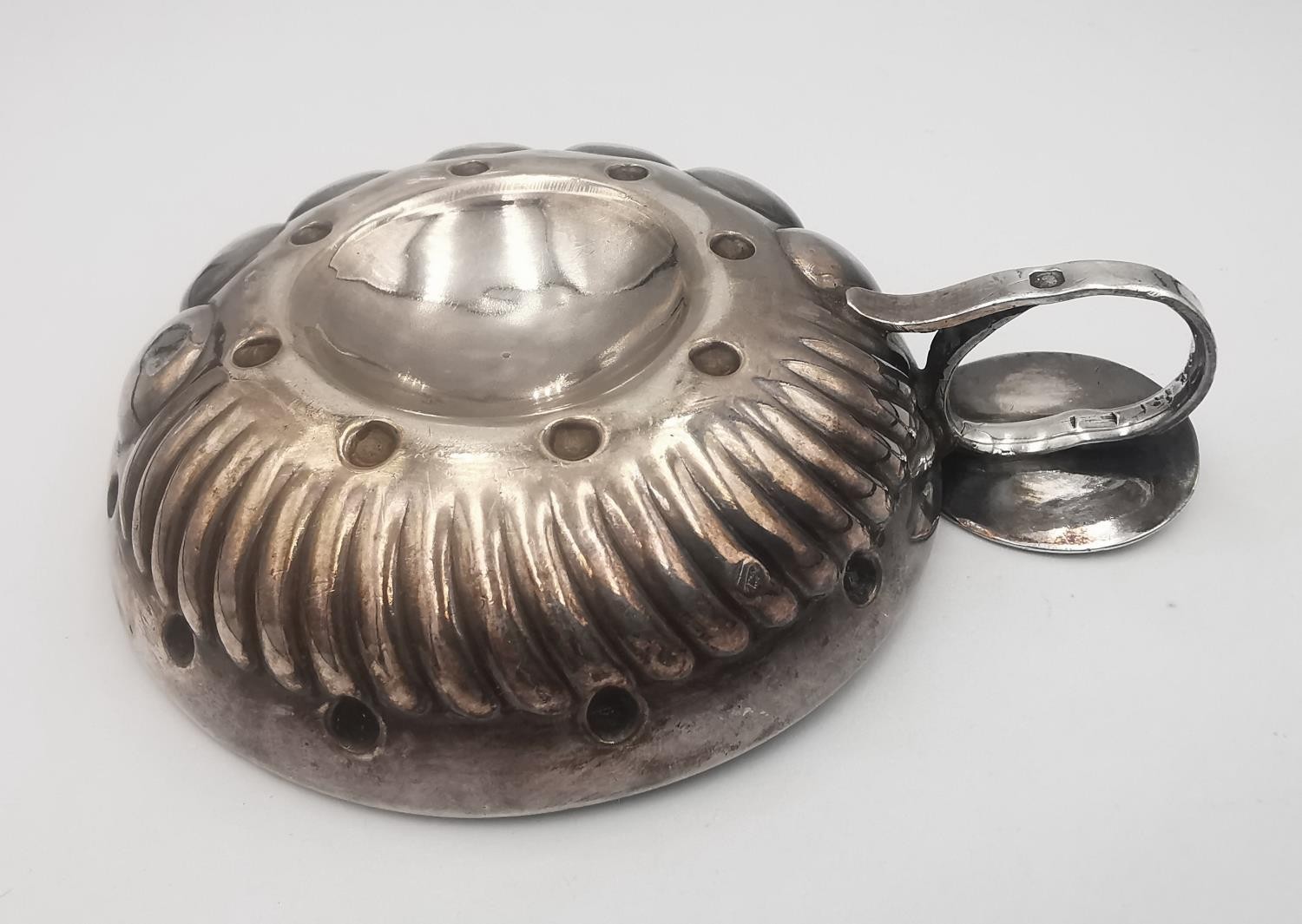 An early 20th century French silver tastevin by Cesar Tonnelier of classical form. French assay mark - Image 2 of 5