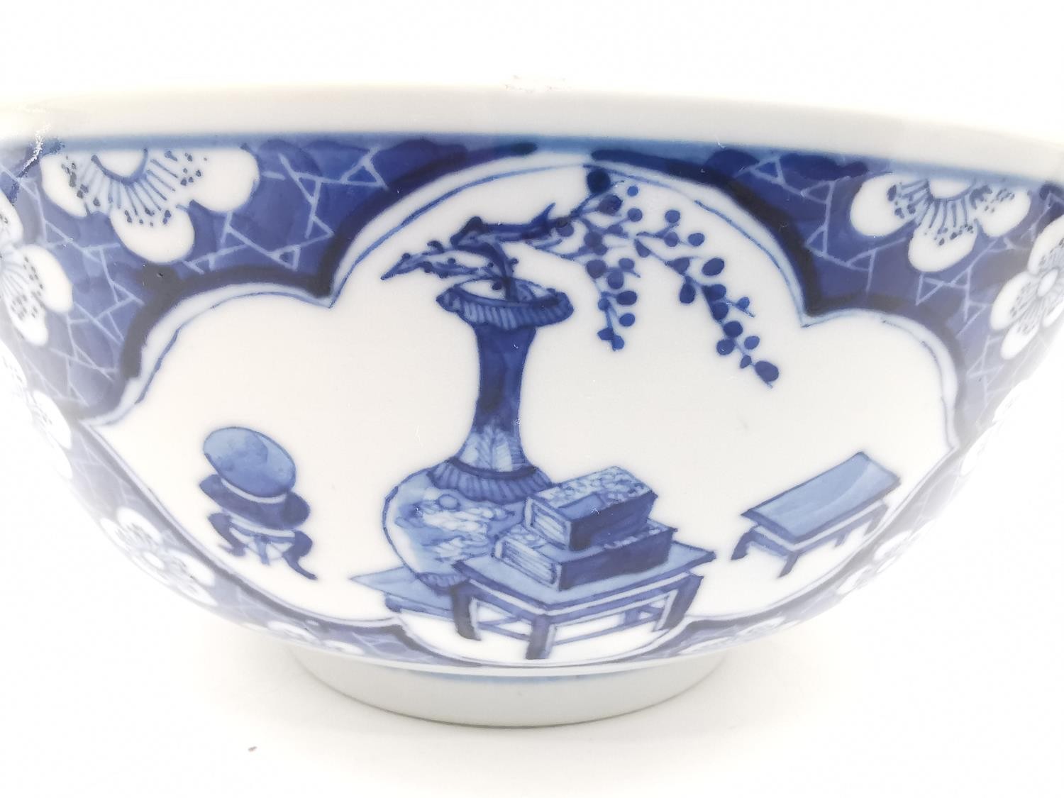 A 19th century Chinese blue and white porcelain footed large bowl with hand painted precious objects - Image 8 of 9