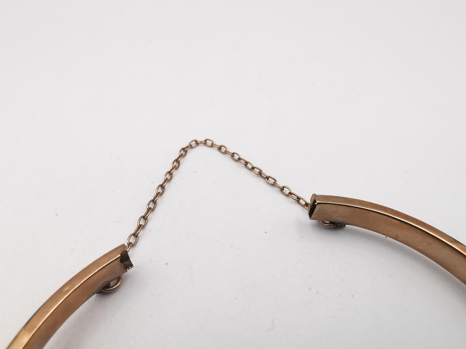 Two 9ct yellow gold chains and a rose gold hollow bangle with safety chain (clasp missing). One - Image 7 of 7