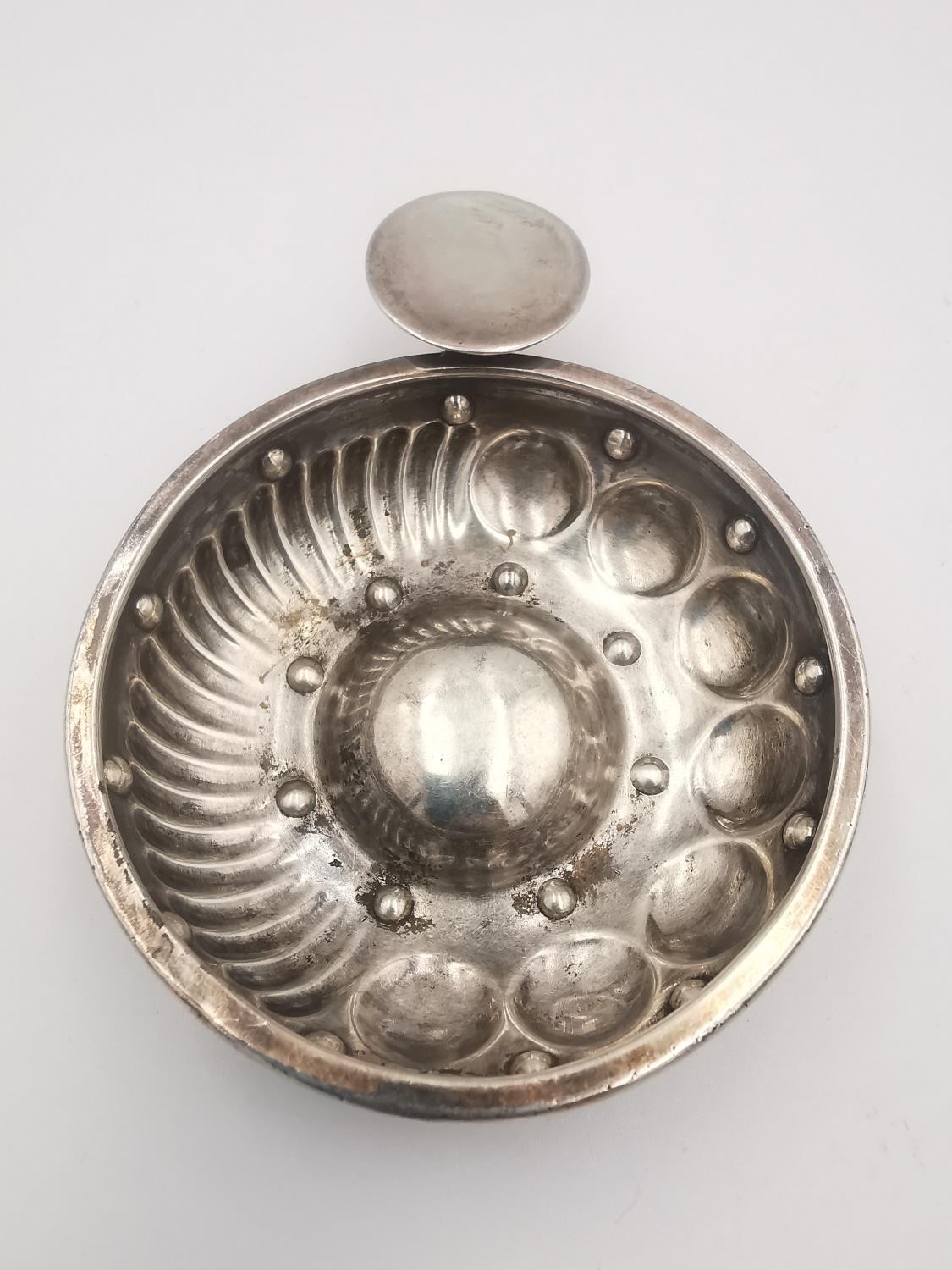 An early 20th century French silver tastevin by Cesar Tonnelier of classical form. French assay mark - Image 3 of 5