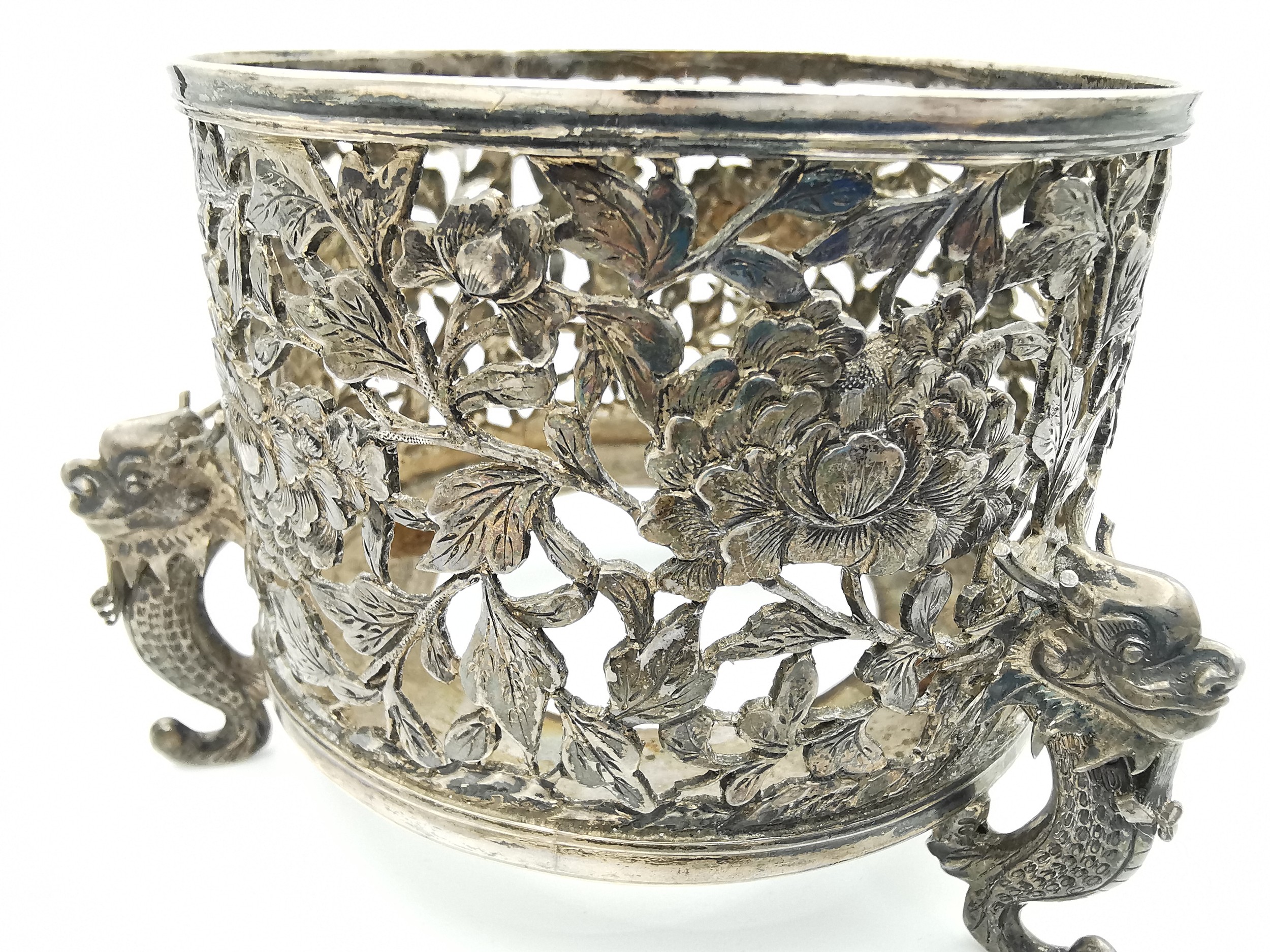 An early 20th century Chinese carved and pierced silver bottle coaster by Wang Hing, decorated - Image 3 of 8