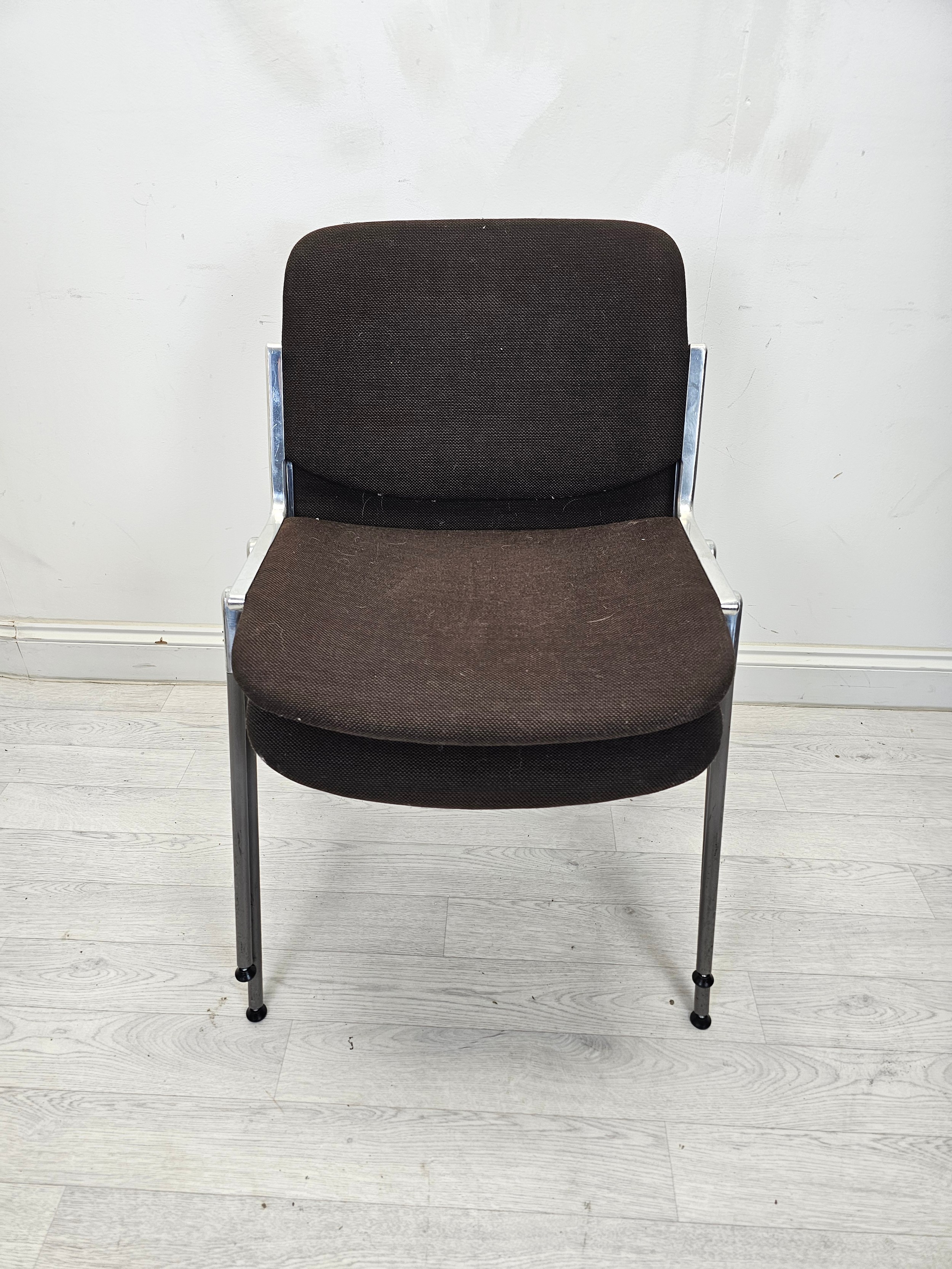 A pair of vintage style aluminium framed stacking chairs. H.76 W.56 D.56 - Image 5 of 7