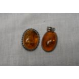 A silver and amber brooch and pendant. Size is H.4 W.2 D.1cm.